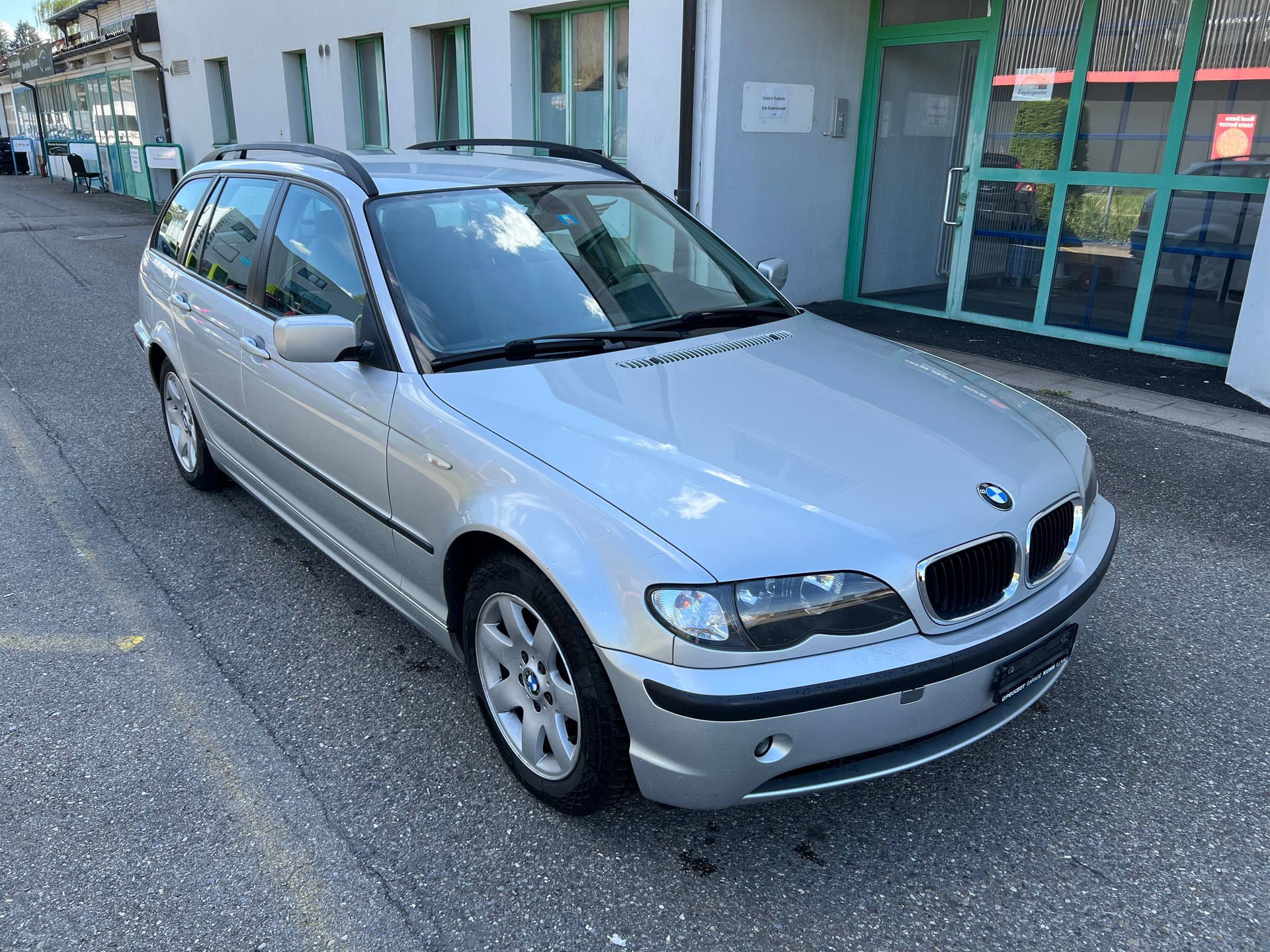 BMW 320d Touring-image-0