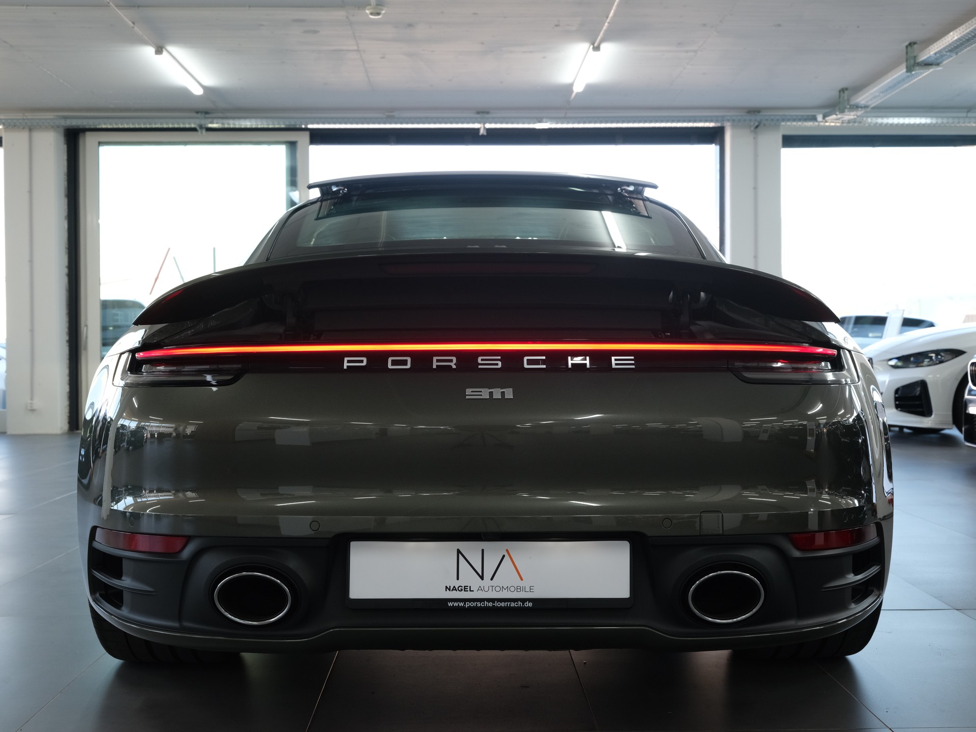 PORSCHE 911 Carrera PDK *Sonderlackierung* *Sportabgassanlage* *Porsche Aproved*-showroom-element-3