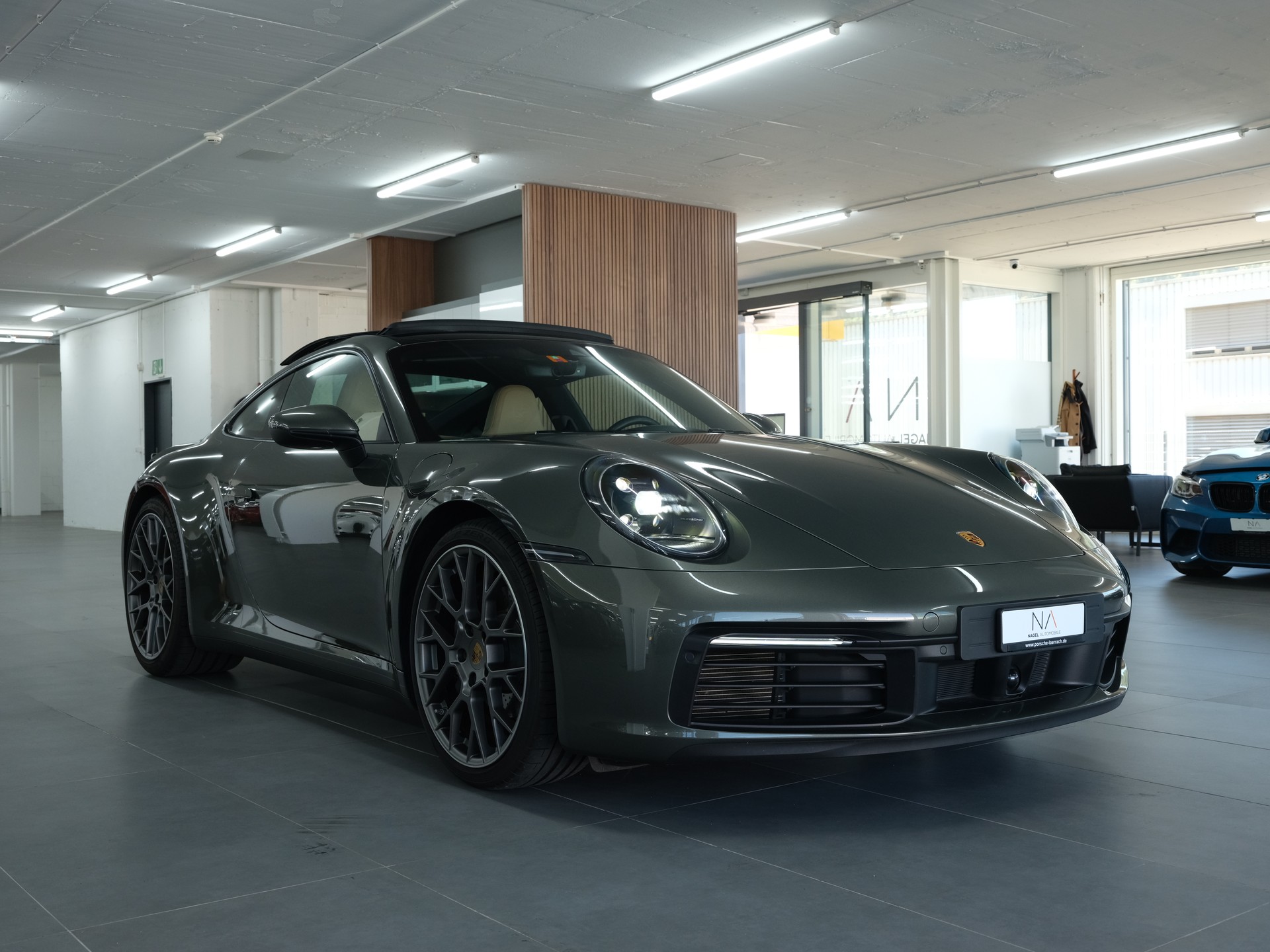 PORSCHE 911 Carrera PDK *Sonderlackierung* *Sportabgassanlage* *Porsche Aproved*-showroom-element-1
