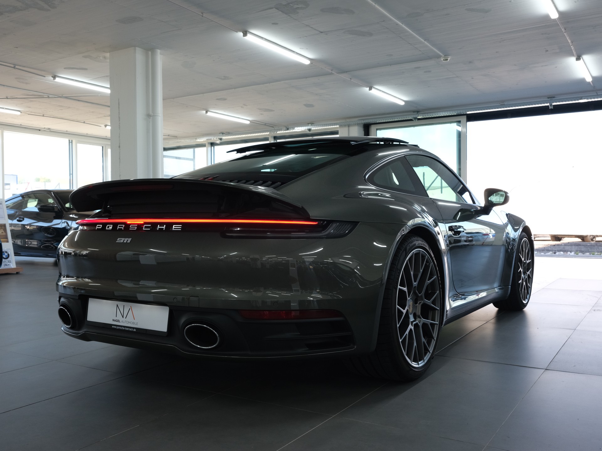PORSCHE 911 Carrera PDK *Sonderlackierung* *Sportabgassanlage* *Porsche Aproved*-showroom-element-2