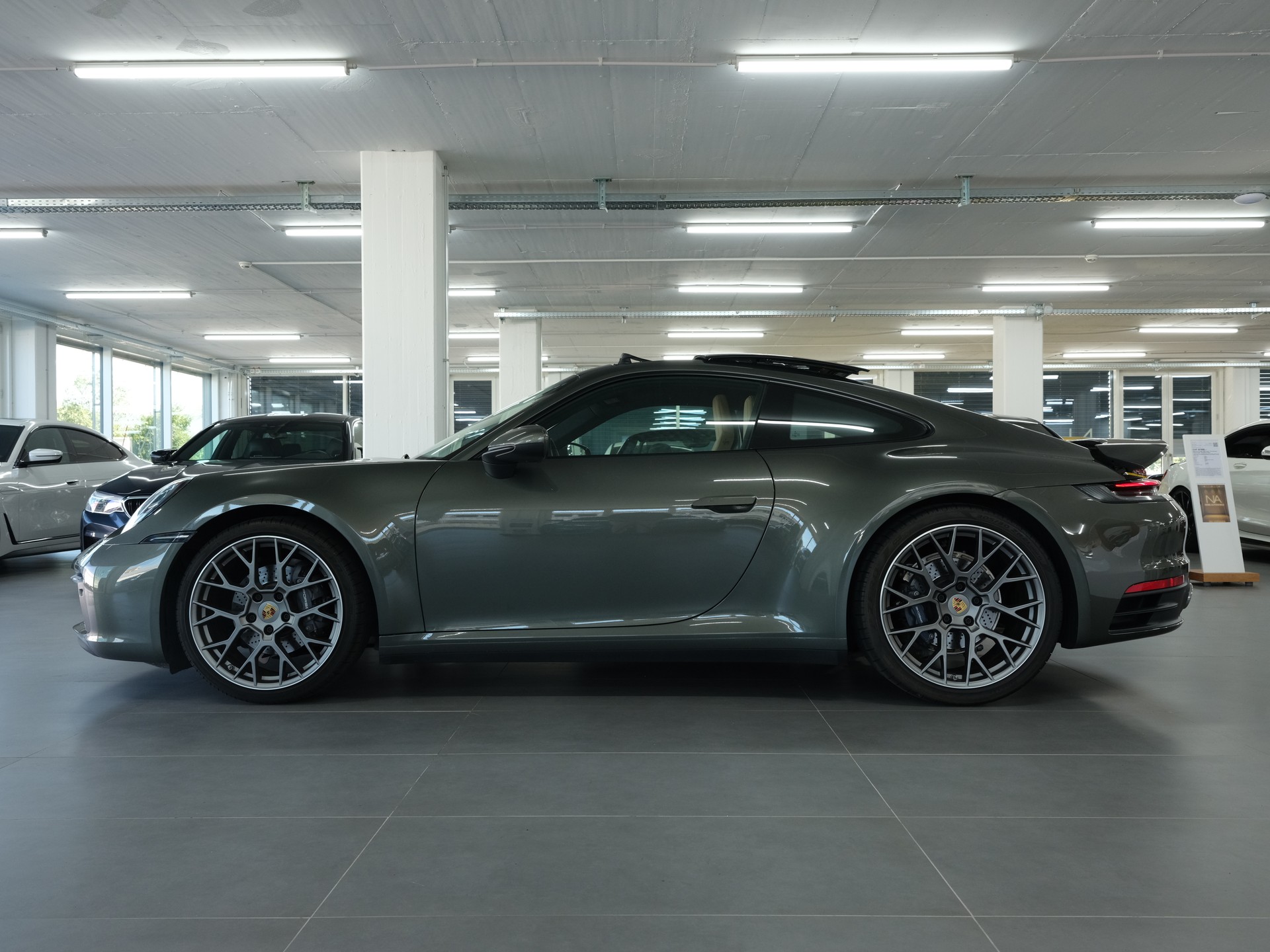 PORSCHE 911 Carrera PDK *Sonderlackierung* *Sportabgassanlage* *Porsche Aproved*-image-6