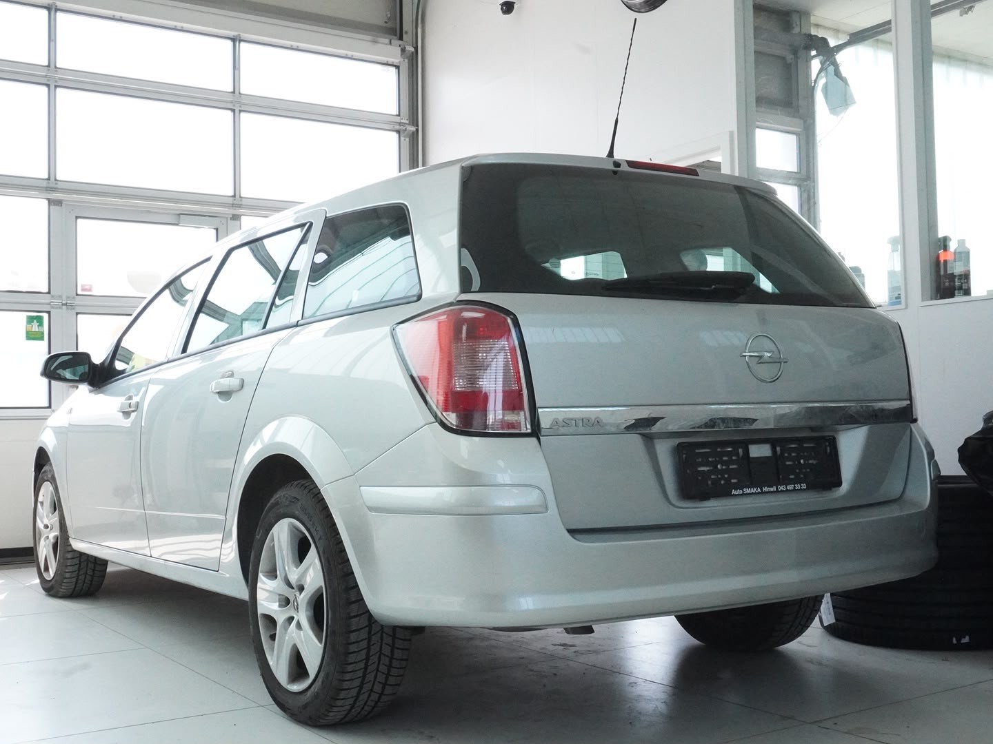 OPEL Astra Caravan 1.6i 16V Enjoy-image-1