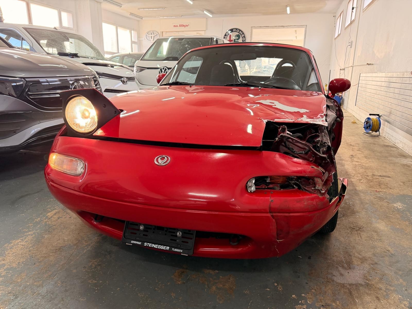 MAZDA MX-5 1.6i-16-image-6