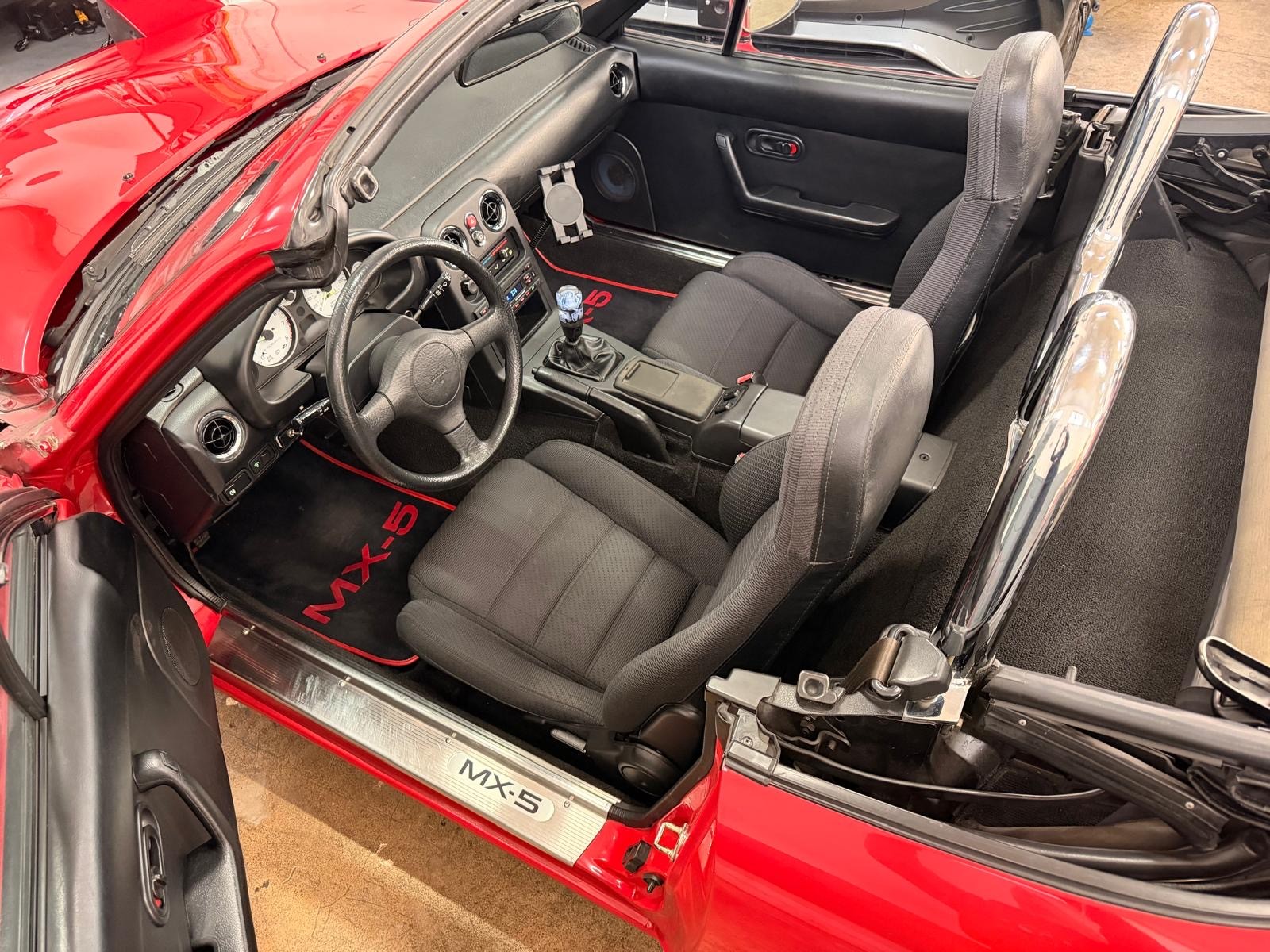 MAZDA MX-5 1.6i-16-image-9