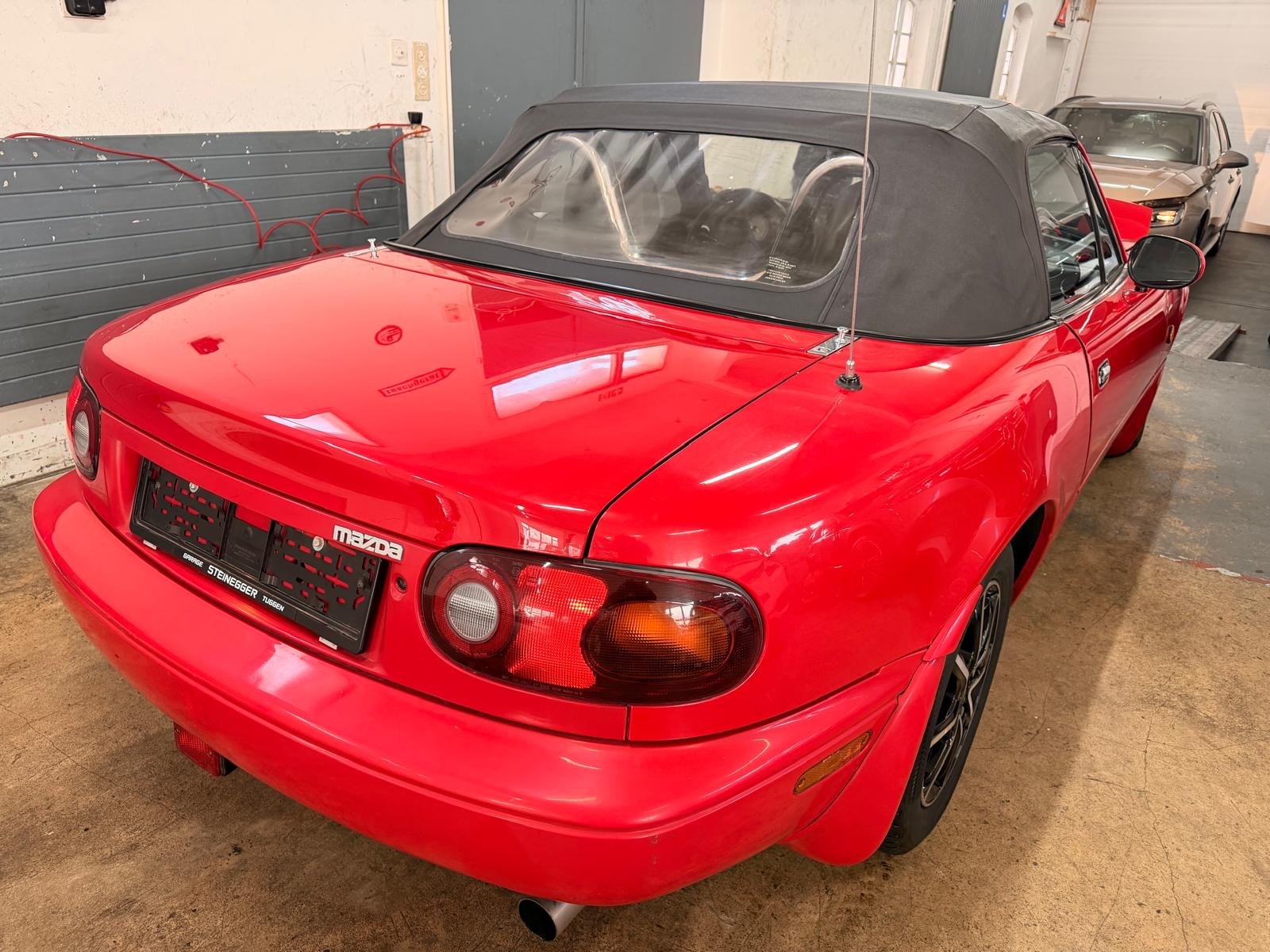 MAZDA MX-5 1.6i-16-image-2