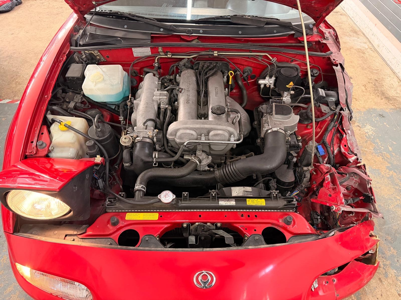 MAZDA MX-5 1.6i-16-image-7