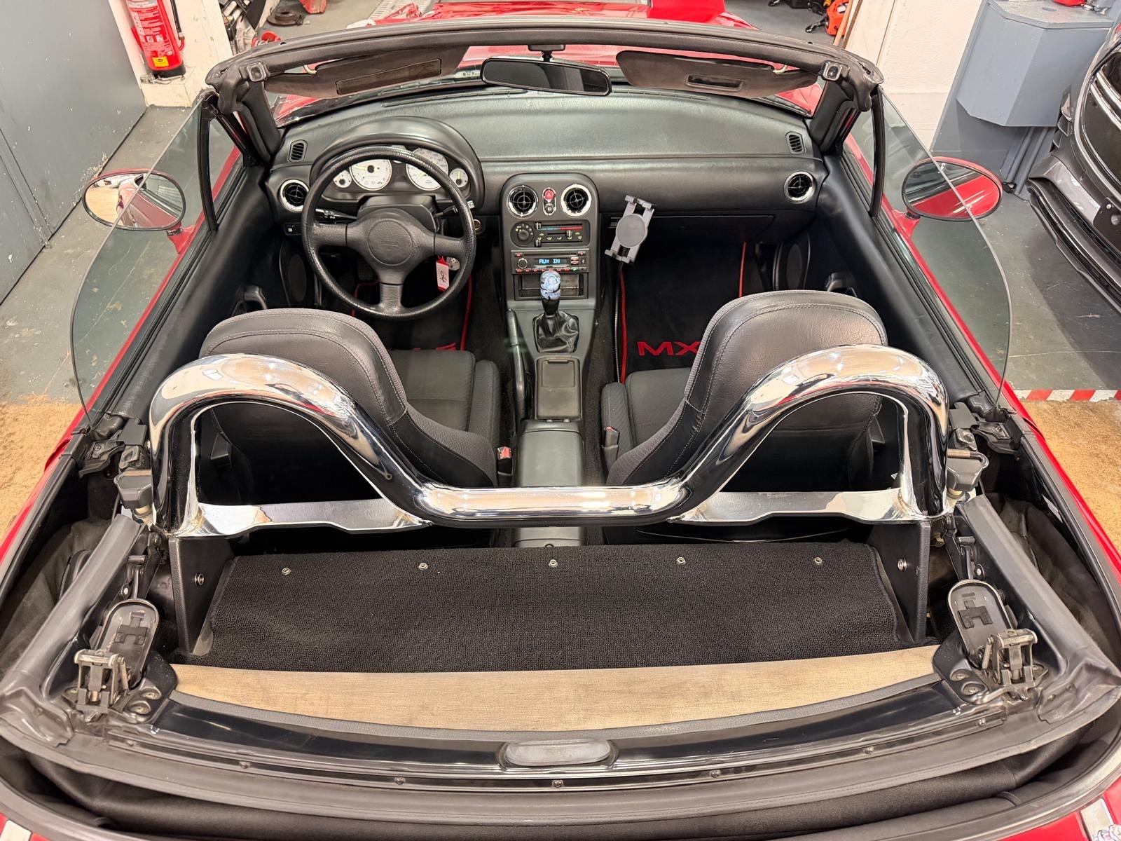 MAZDA MX-5 1.6i-16-image-11