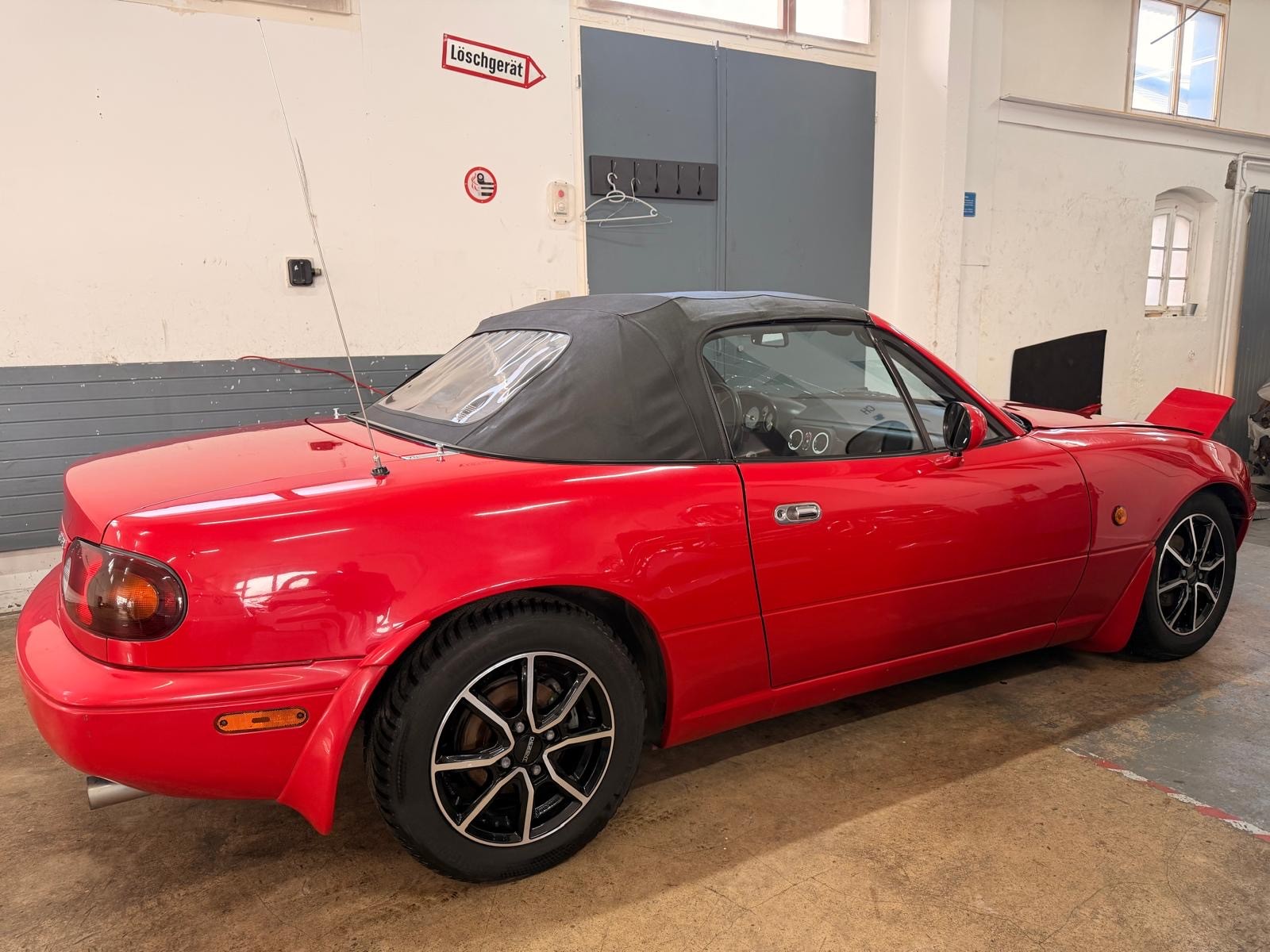 MAZDA MX-5 1.6i-16-image-1