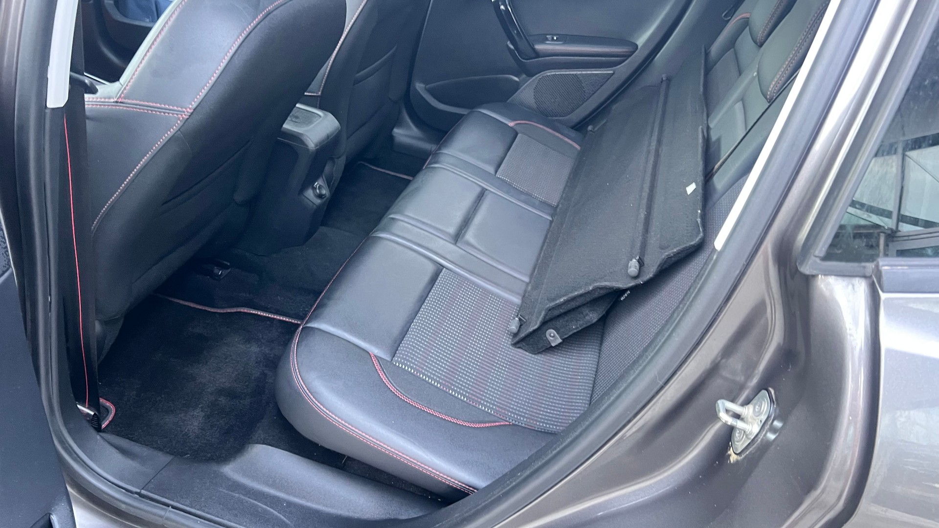 PEUGEOT 2008 1.2 PureTech Allure-image-6
