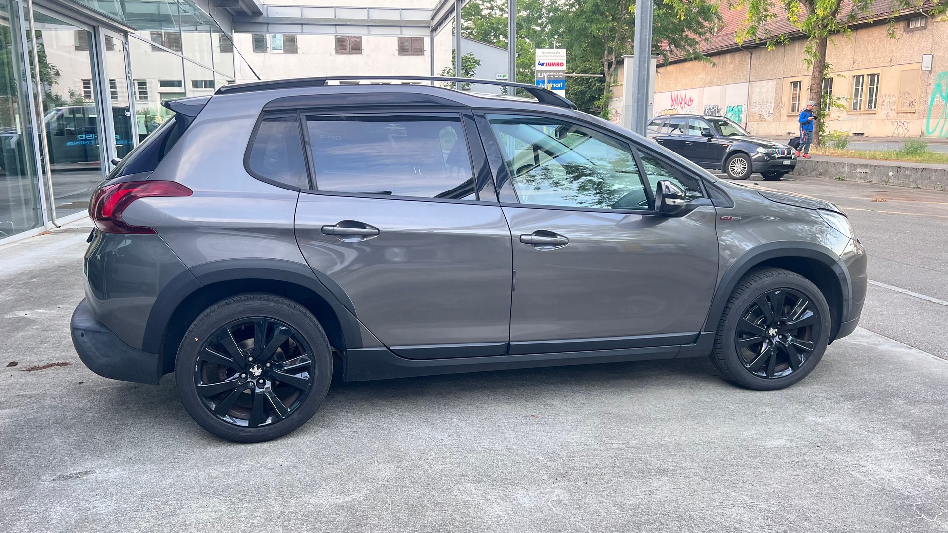 PEUGEOT 2008 1.2 PureTech Allure-image-2