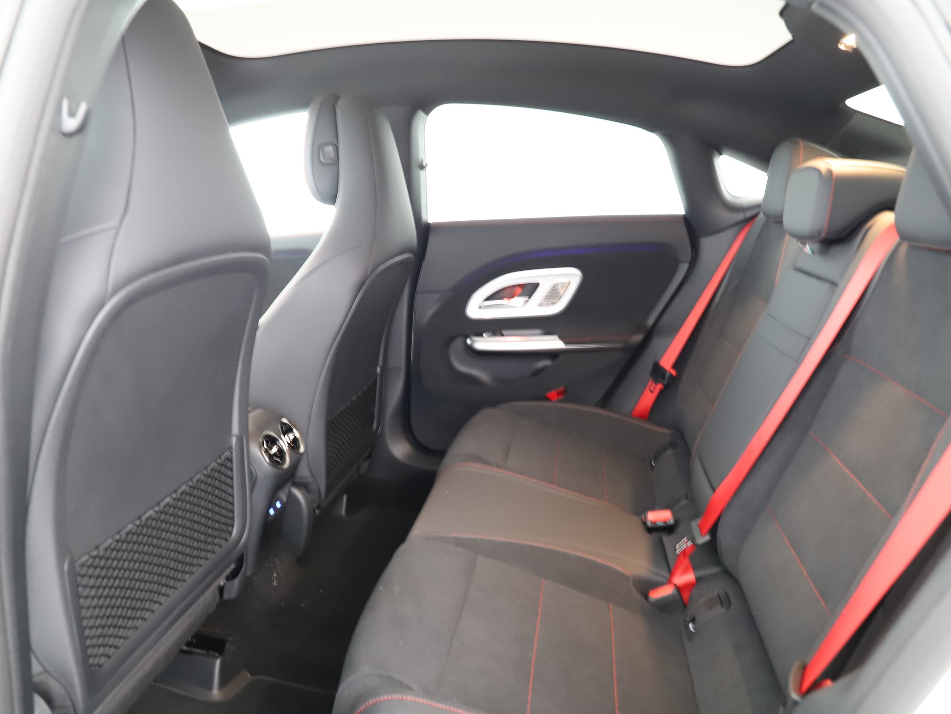 MERCEDES-BENZ CLA 220 8G-DCT 4Matic-image-10