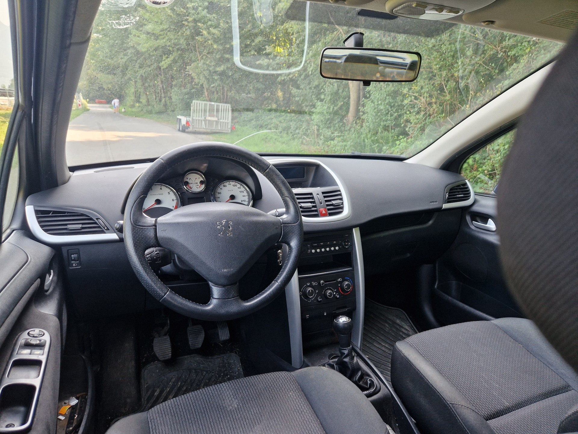 PEUGEOT 207 1.4 16V Trendy Clim-image-7