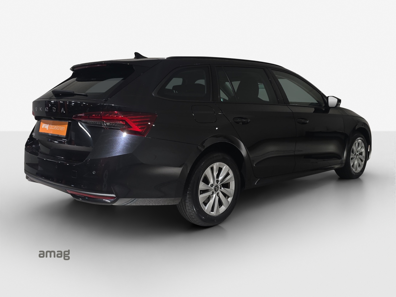 SKODA Octavia Combi 1.5 TSI mHEV DSG Dynamic-image-4