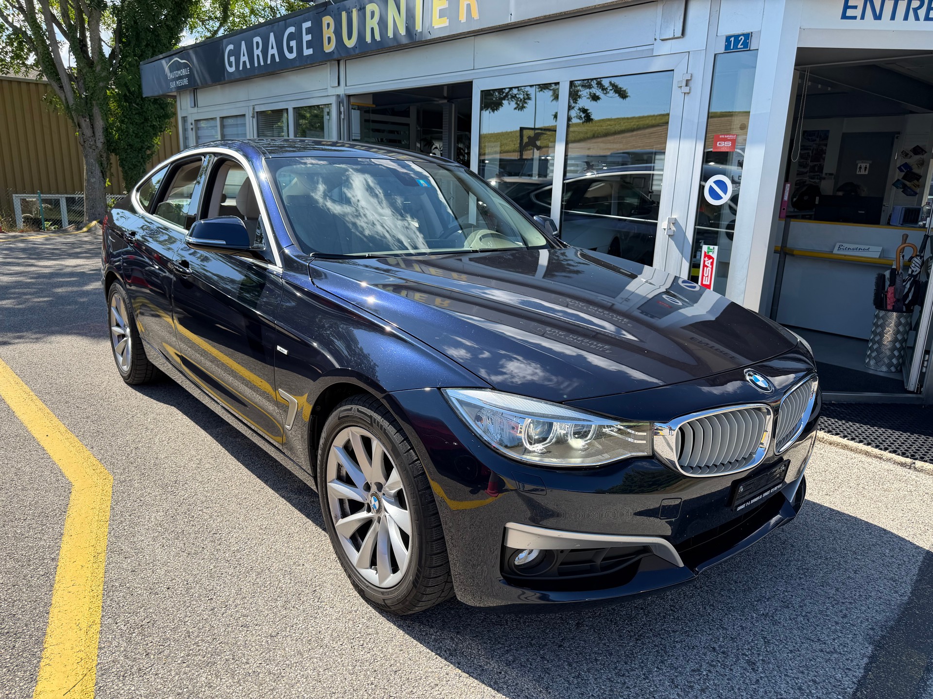 BMW 320d GT xDrive Modern Line Steptronic-image-0