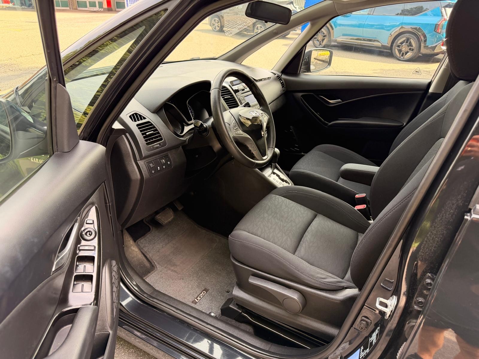 HYUNDAI iX20 1.6 Style Automatic-image-7