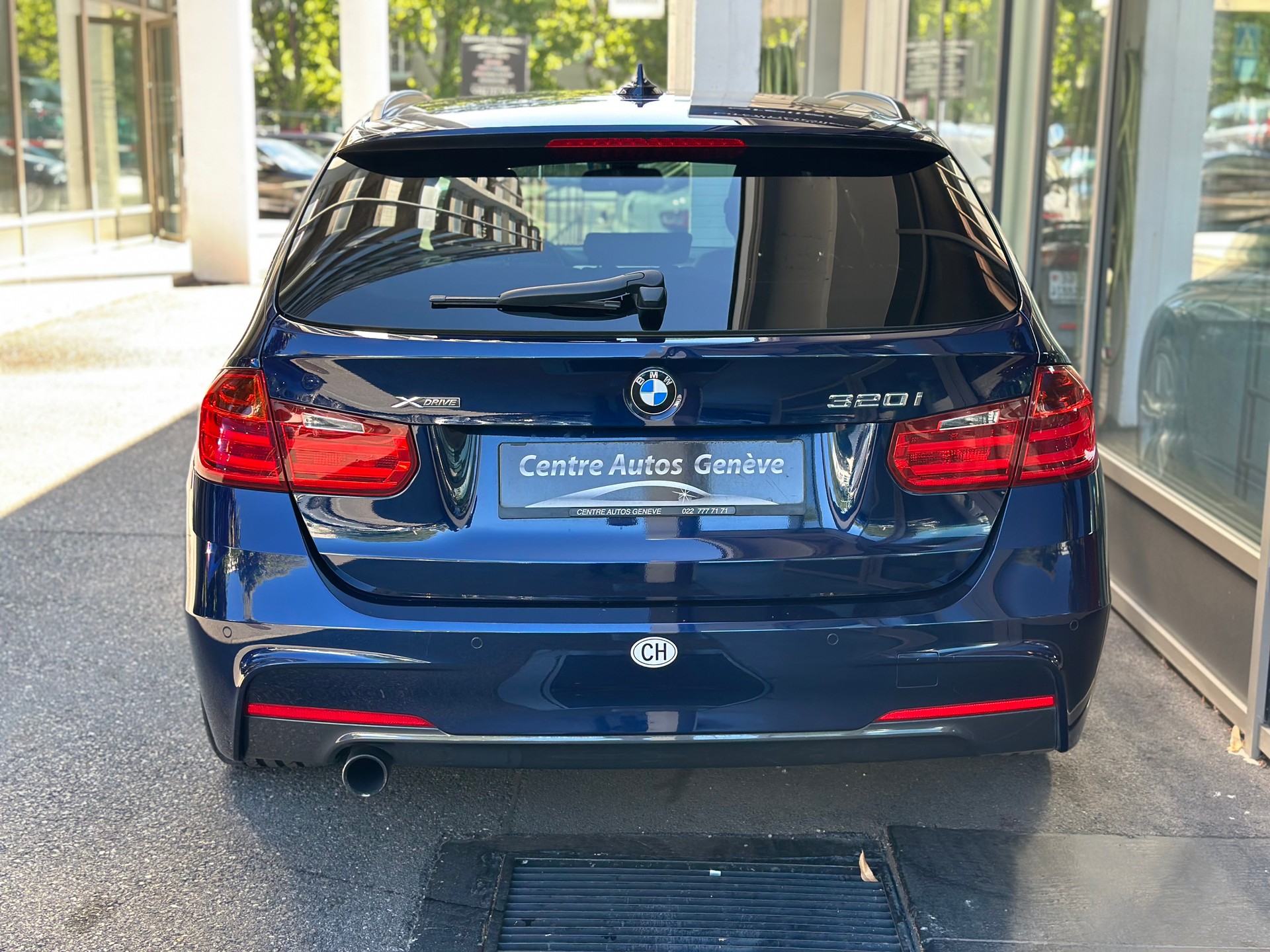 BMW 320i xDrive Touring Sport Line Steptronic-image-4