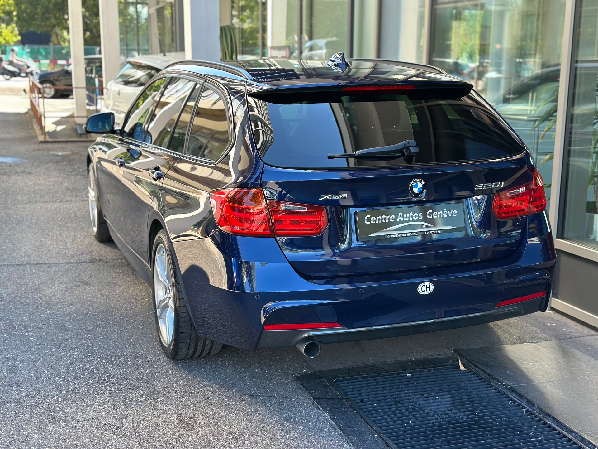 BMW 320i xDrive Touring Sport Line Steptronic-image-3