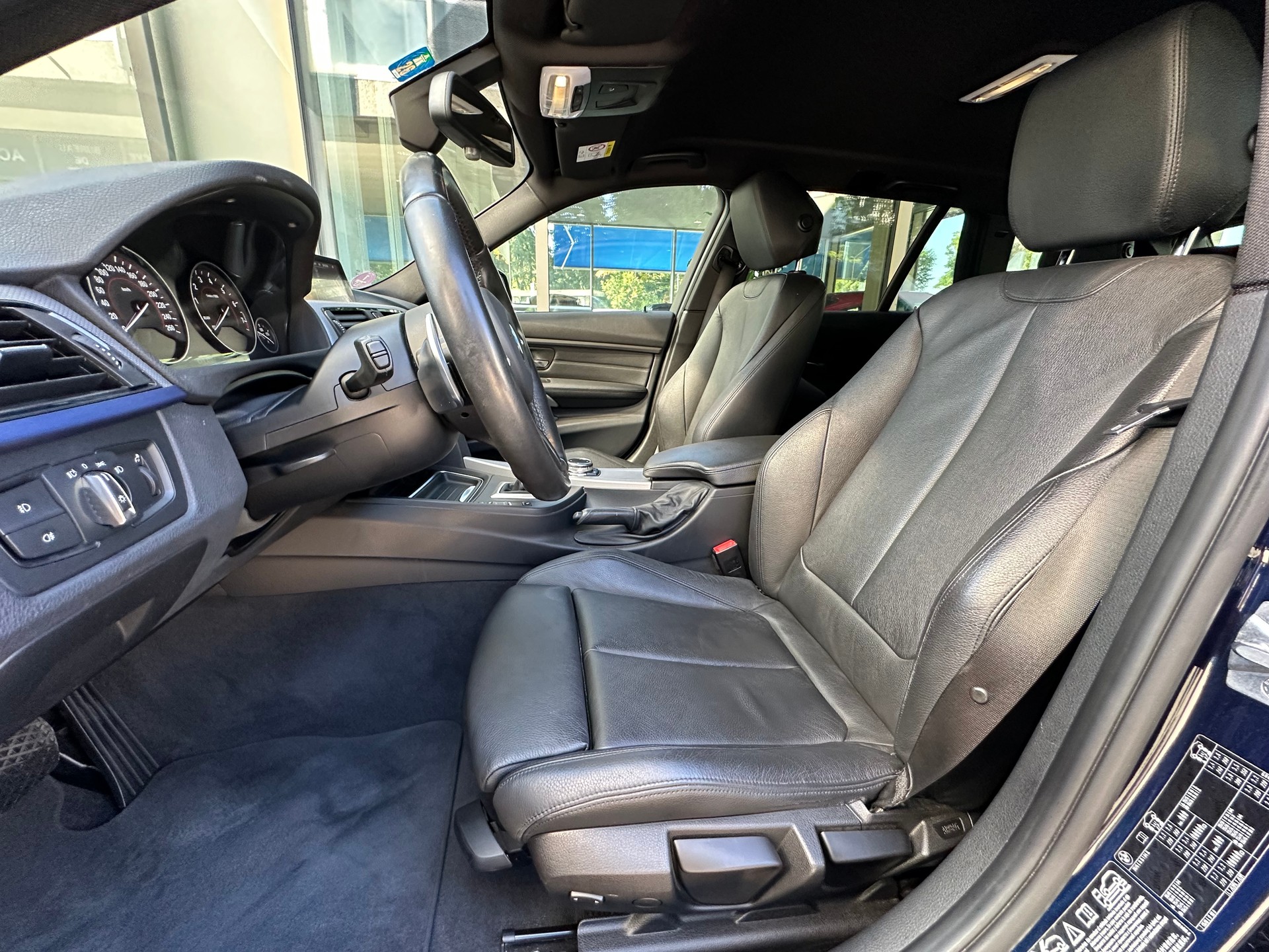 BMW 320i xDrive Touring Sport Line Steptronic-image-5