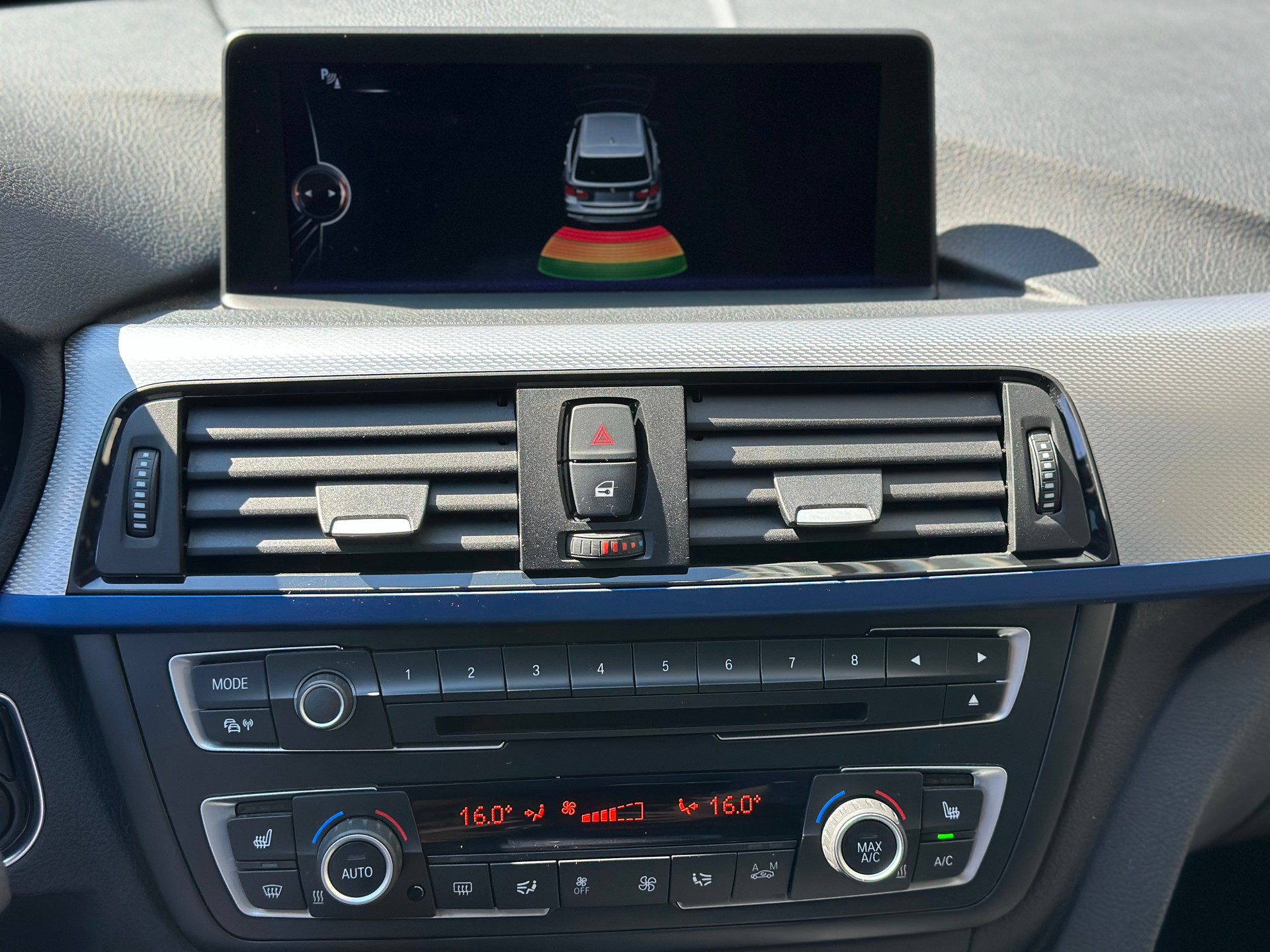 BMW 320i xDrive Touring Sport Line Steptronic-image-10