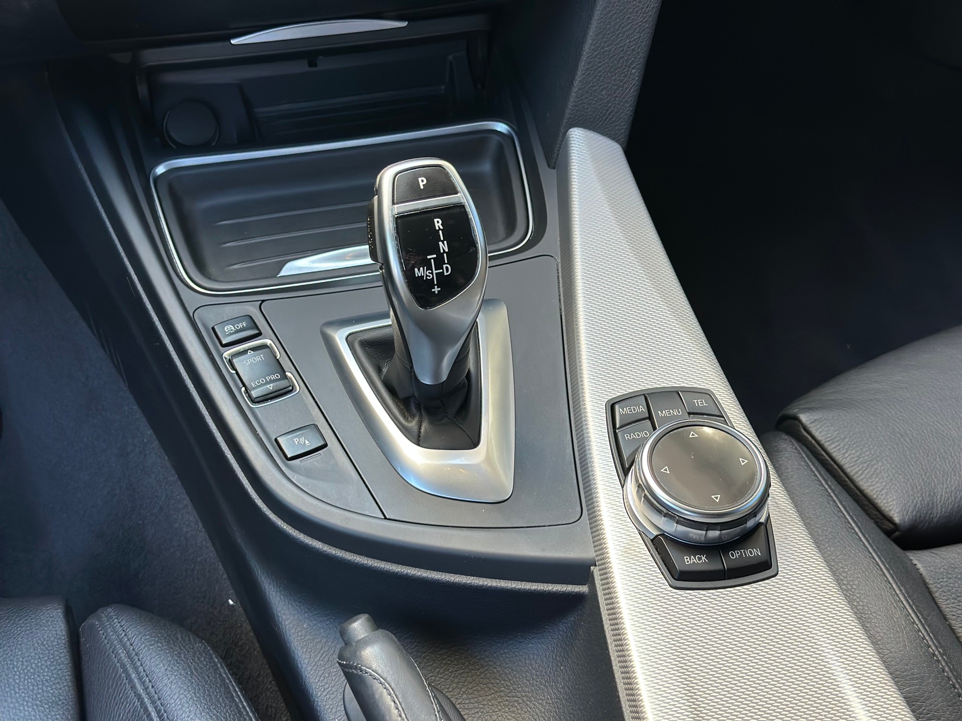 BMW 320i xDrive Touring Sport Line Steptronic-image-11