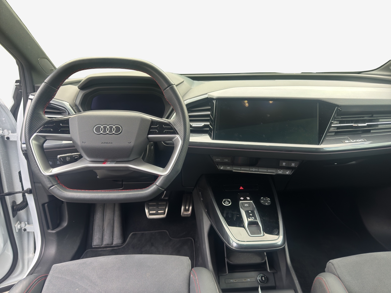 AUDI Q4 e-tron 55 quattro-image-8