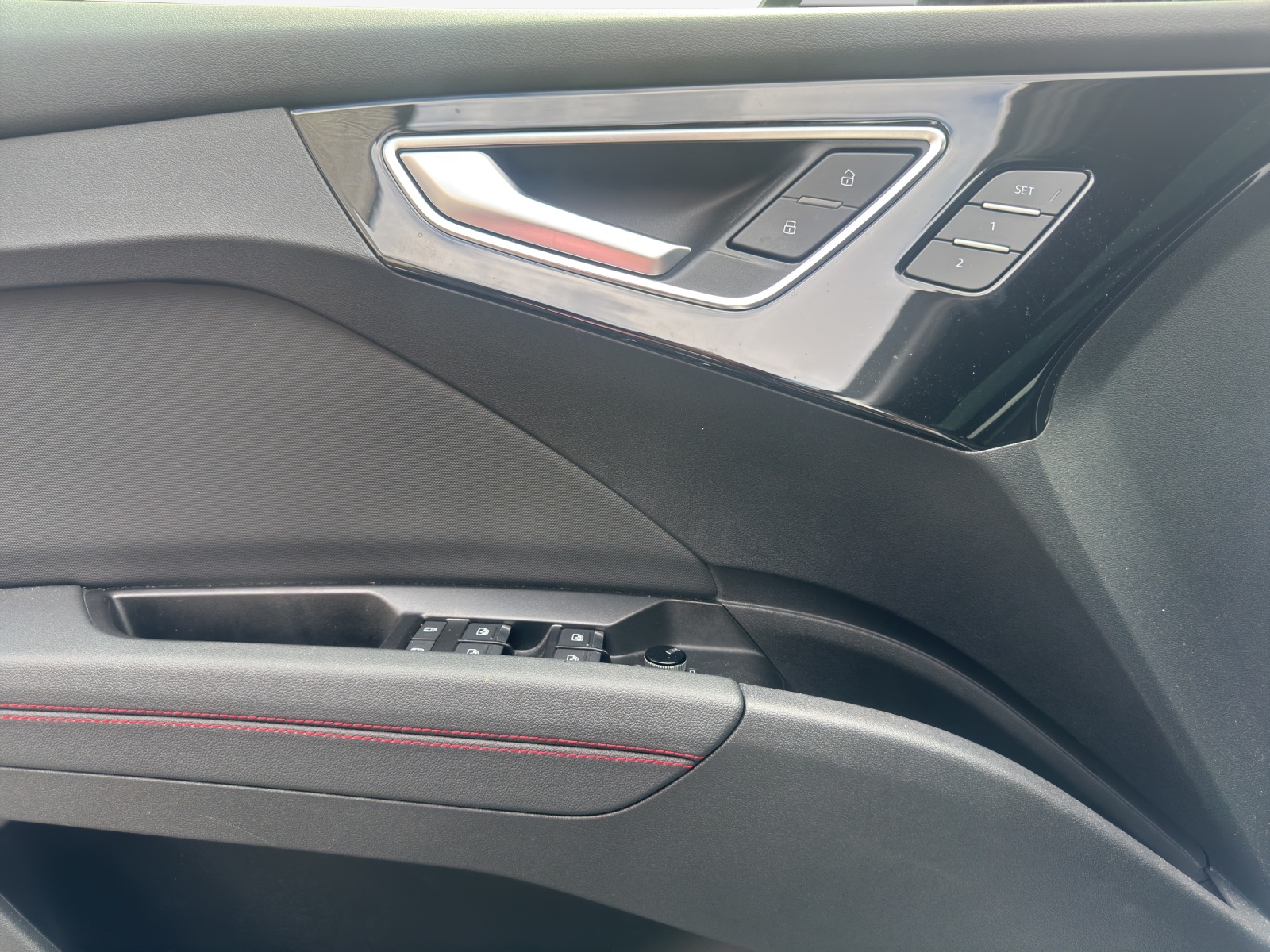 AUDI Q4 e-tron 55 quattro-image-15