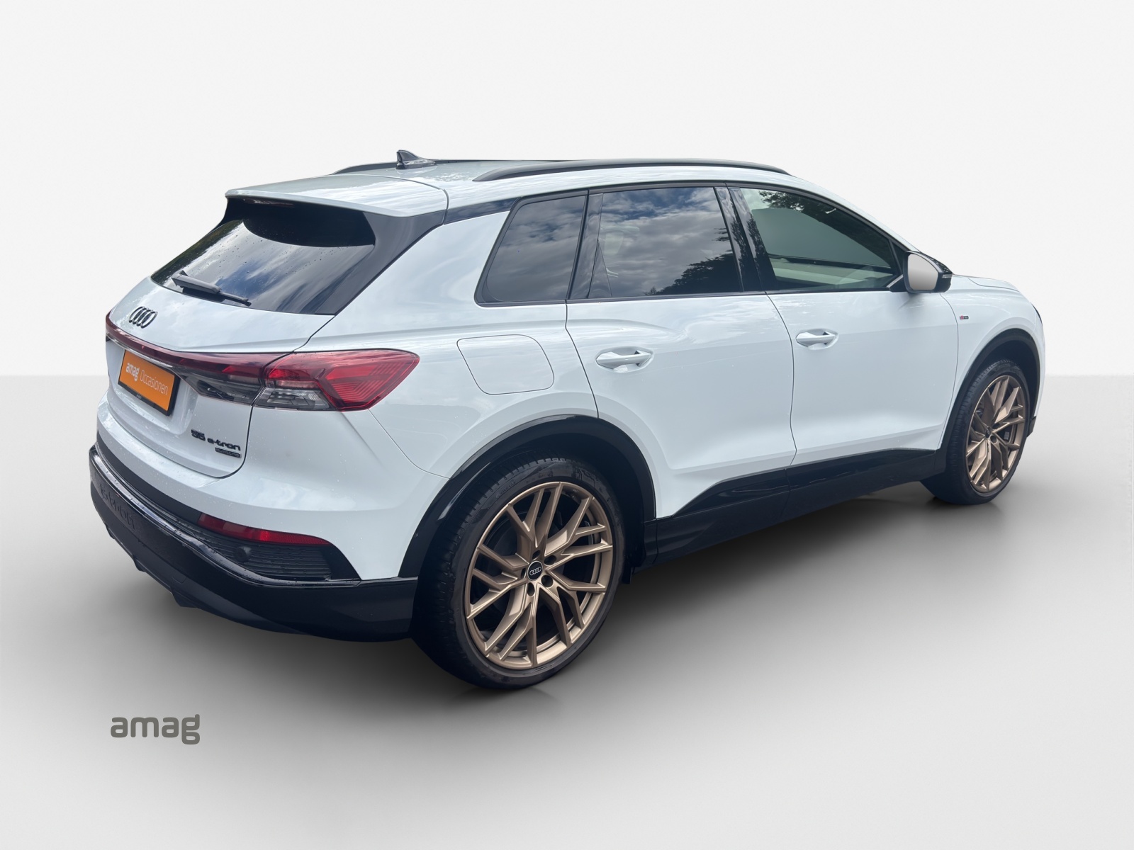 AUDI Q4 e-tron 55 quattro-image-4