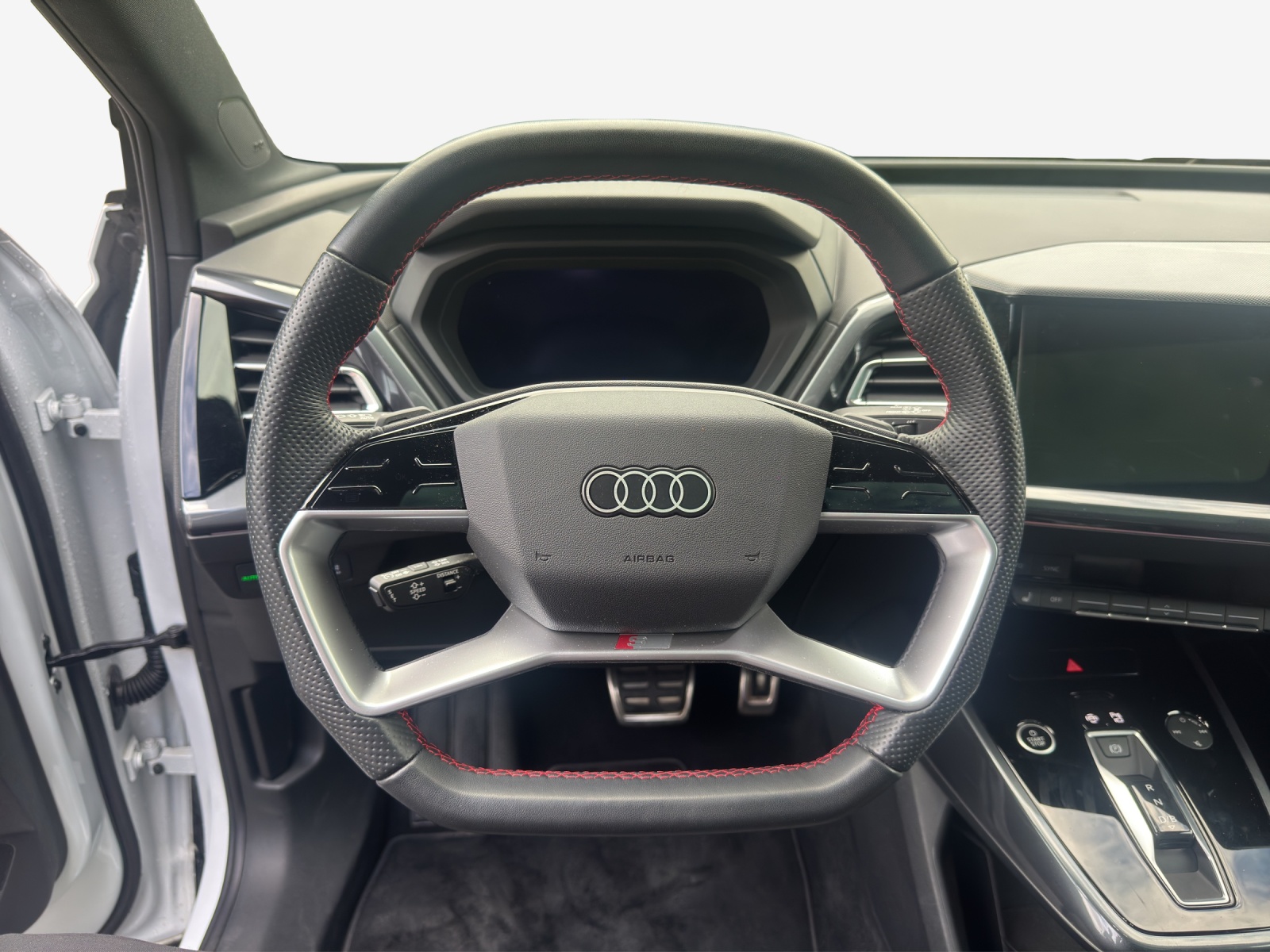 AUDI Q4 e-tron 55 quattro-image-9