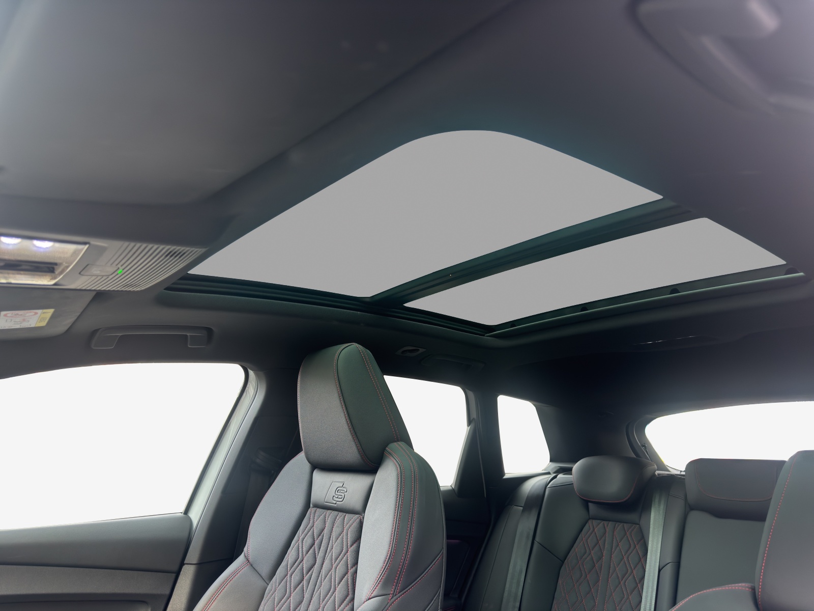 AUDI Q4 e-tron 55 quattro-image-14