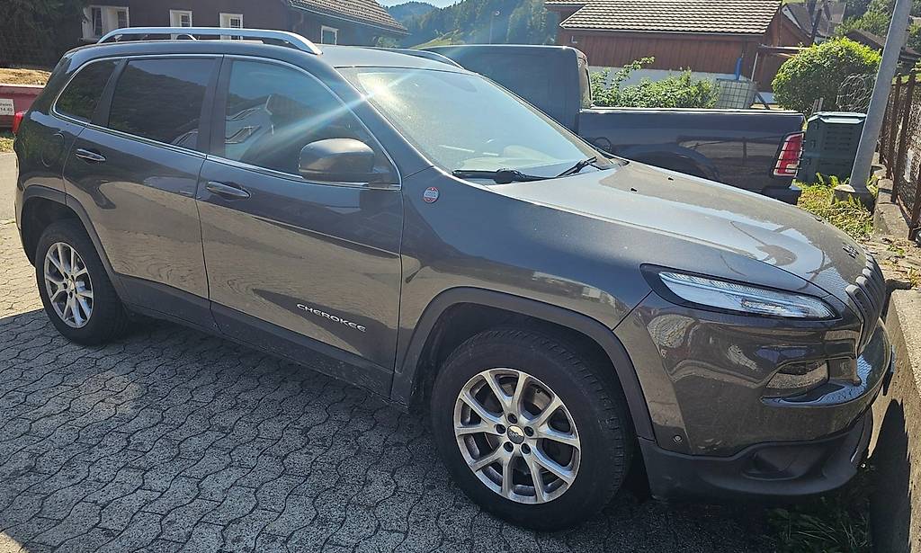 JEEP CHEROKEE-image-0
