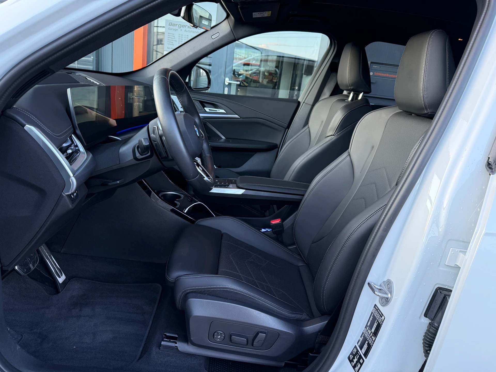BMW X1 xDrive 23i 48V M Sport-image-6