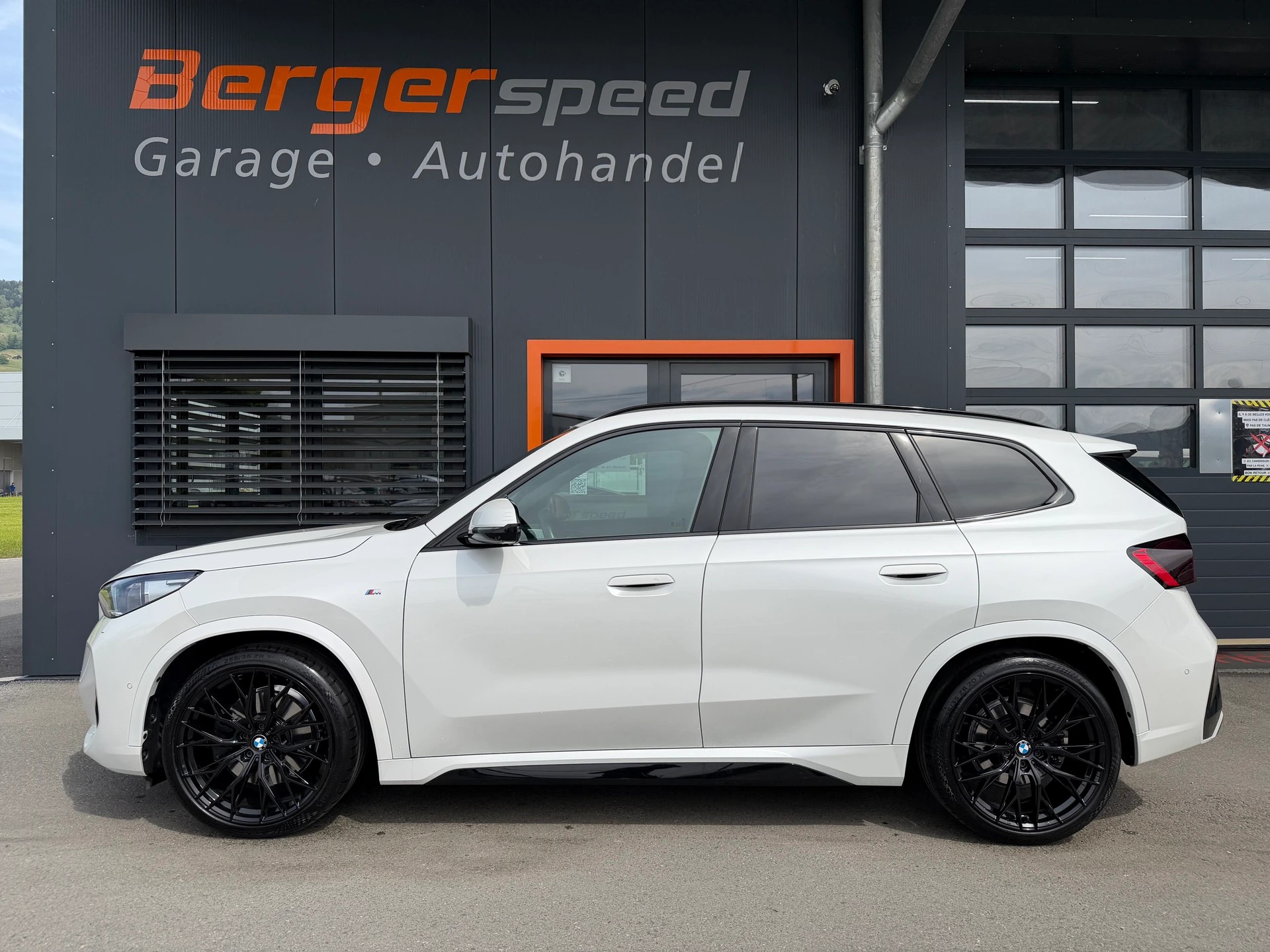 BMW X1 xDrive 23i 48V M Sport-image-1