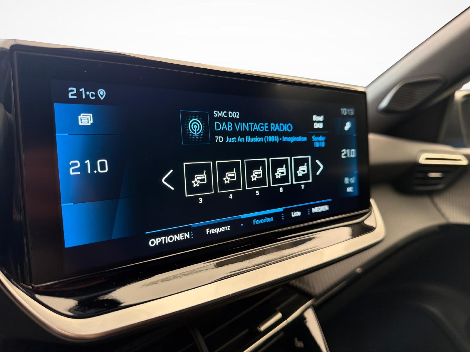 PEUGEOT 2008 1.2 PureTech 130 Allure Pack-image-13
