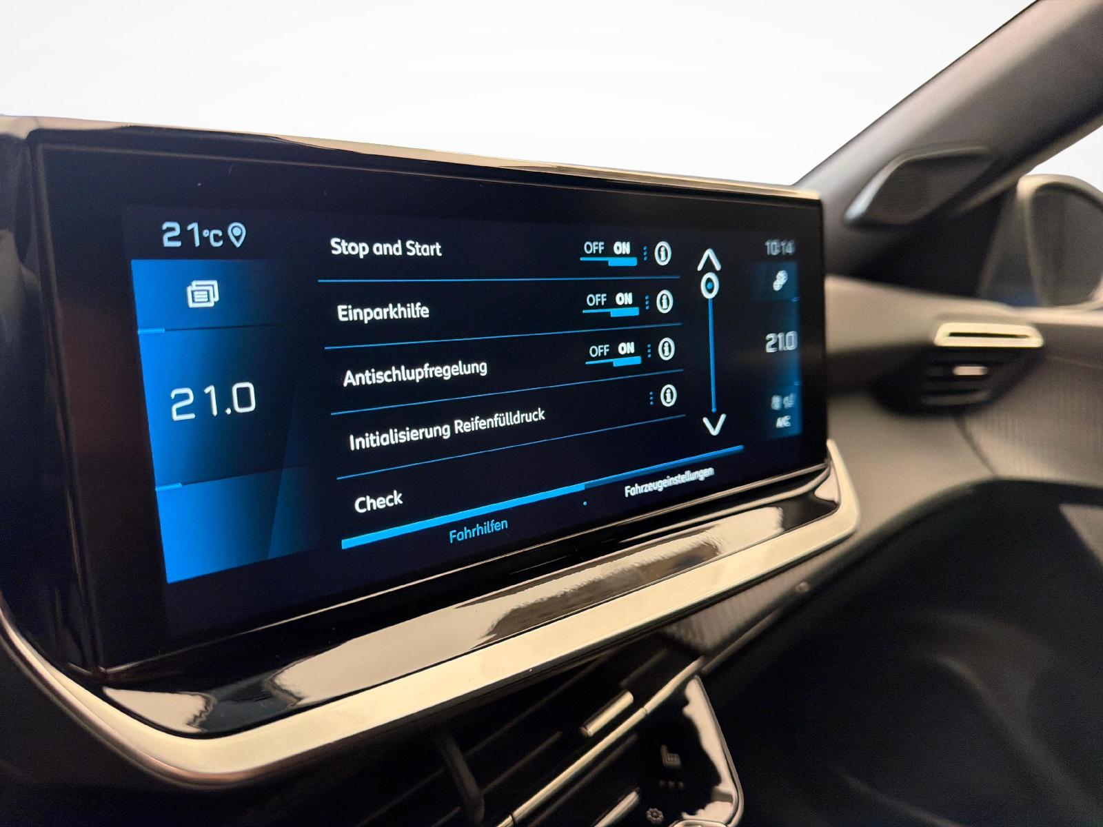 PEUGEOT 2008 1.2 PureTech 130 Allure Pack-image-15