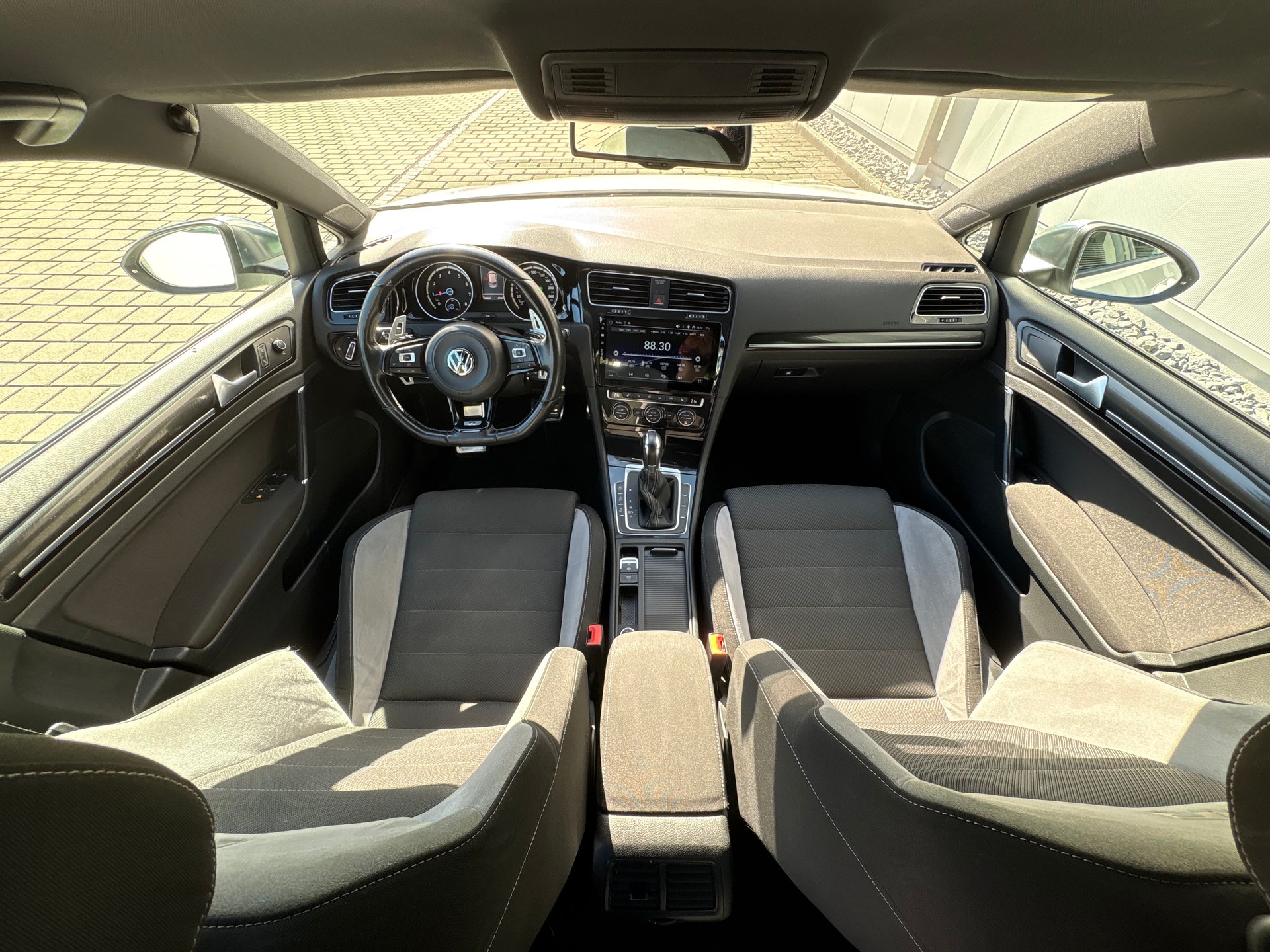 VW Golf 2.0 TSI R 4Motion DSG-image-11
