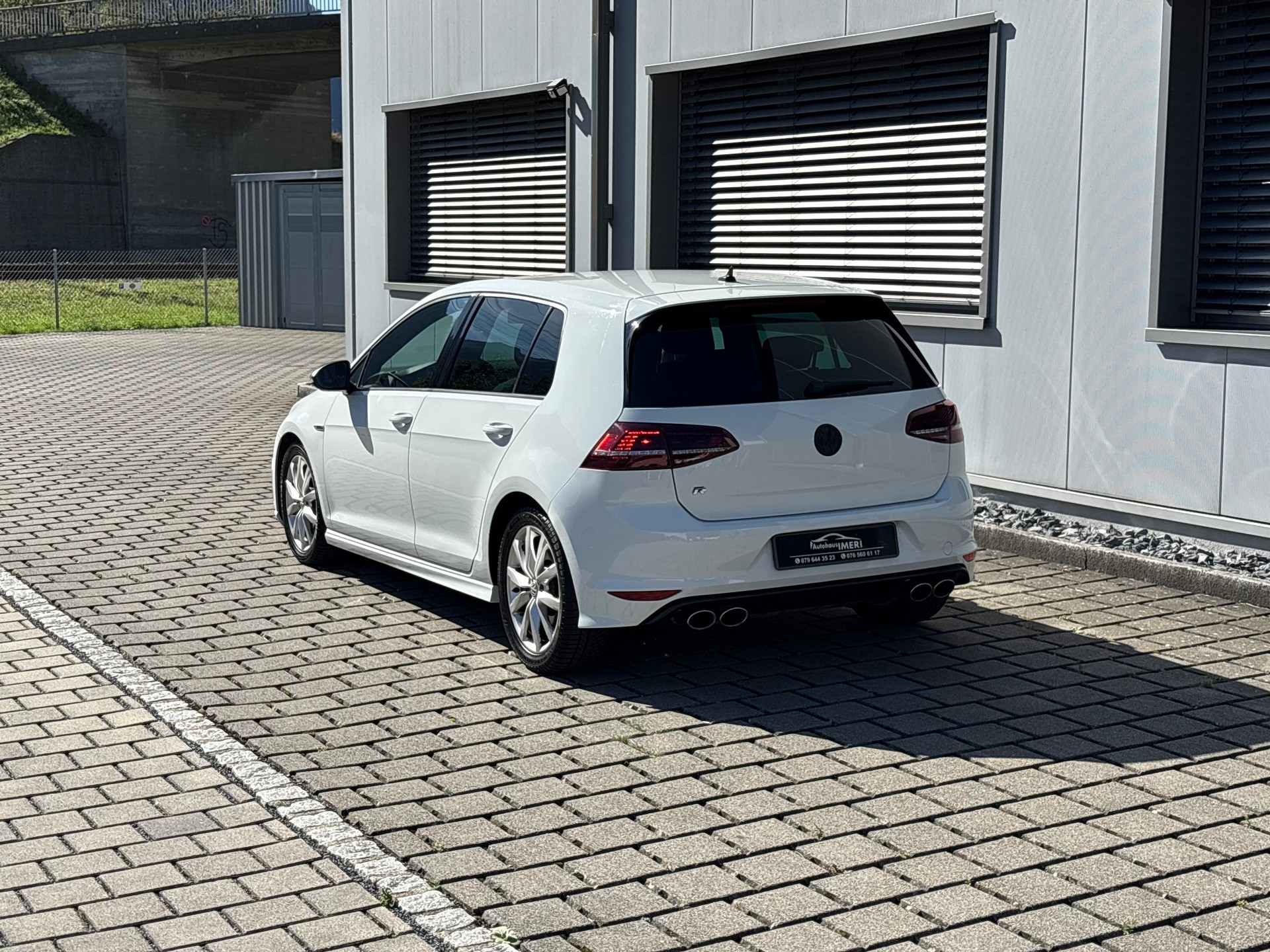VW Golf 2.0 TSI R 4Motion DSG-image-5