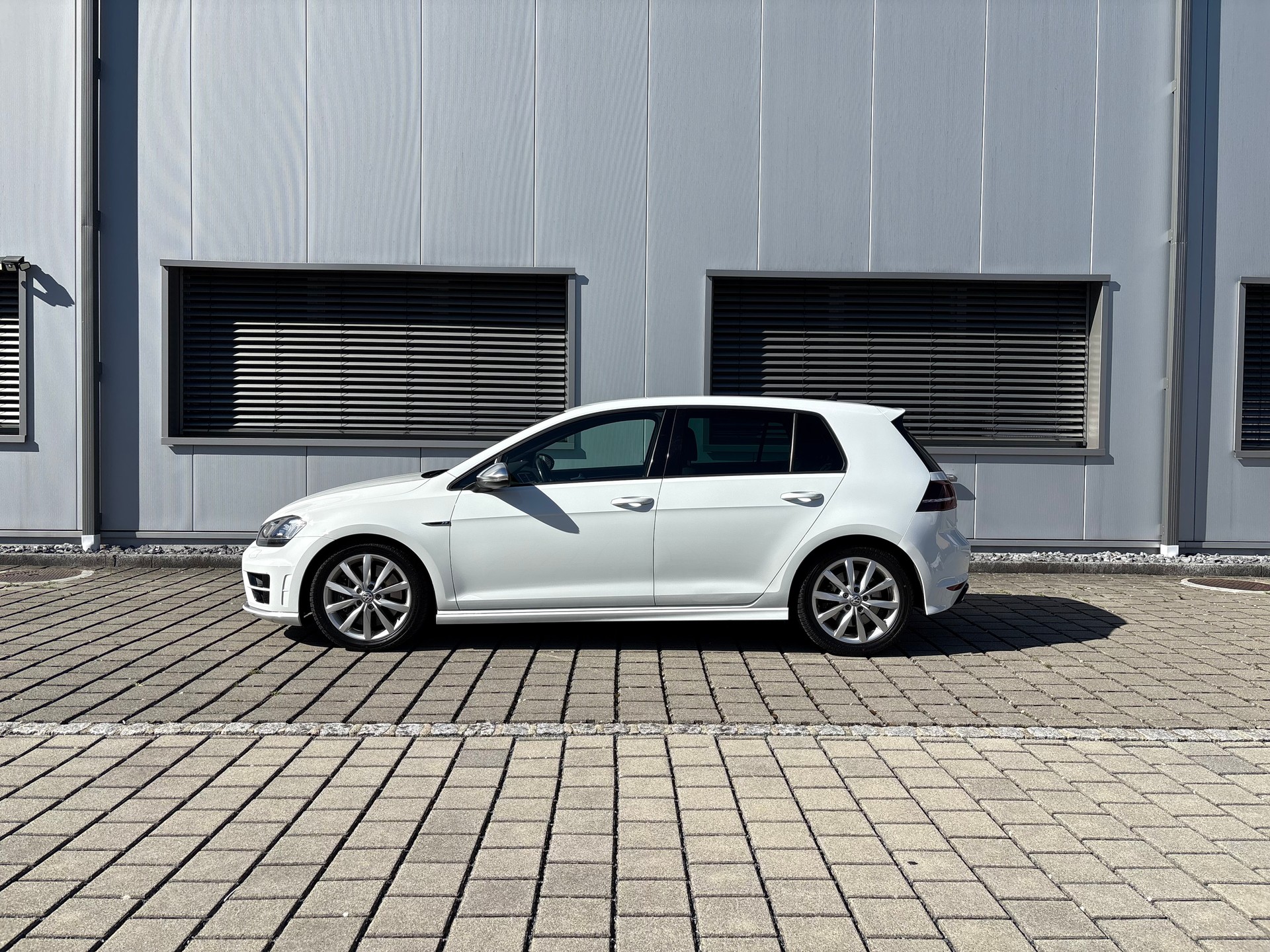 VW Golf 2.0 TSI R 4Motion DSG-image-15