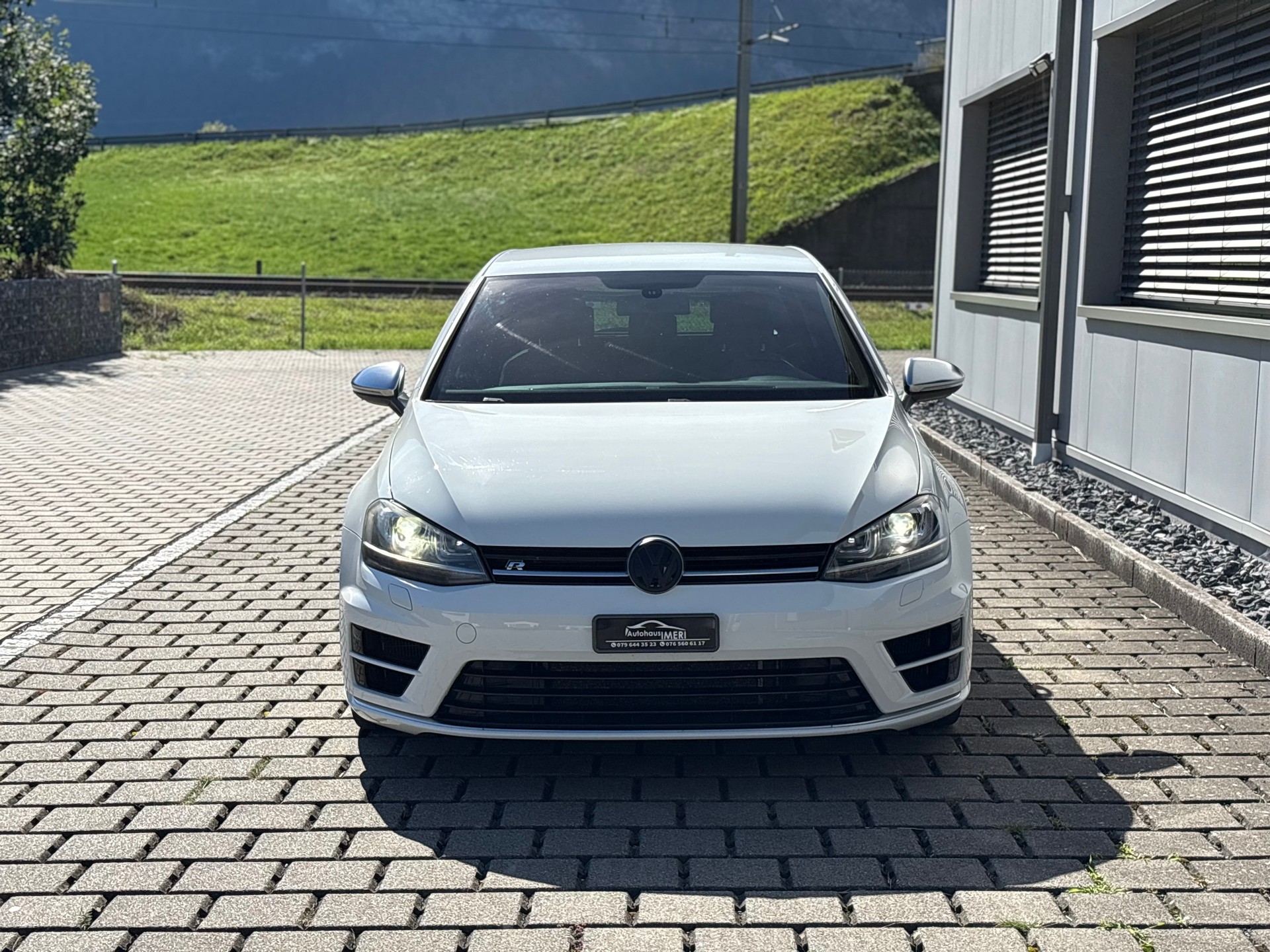 VW Golf 2.0 TSI R 4Motion DSG-image-2