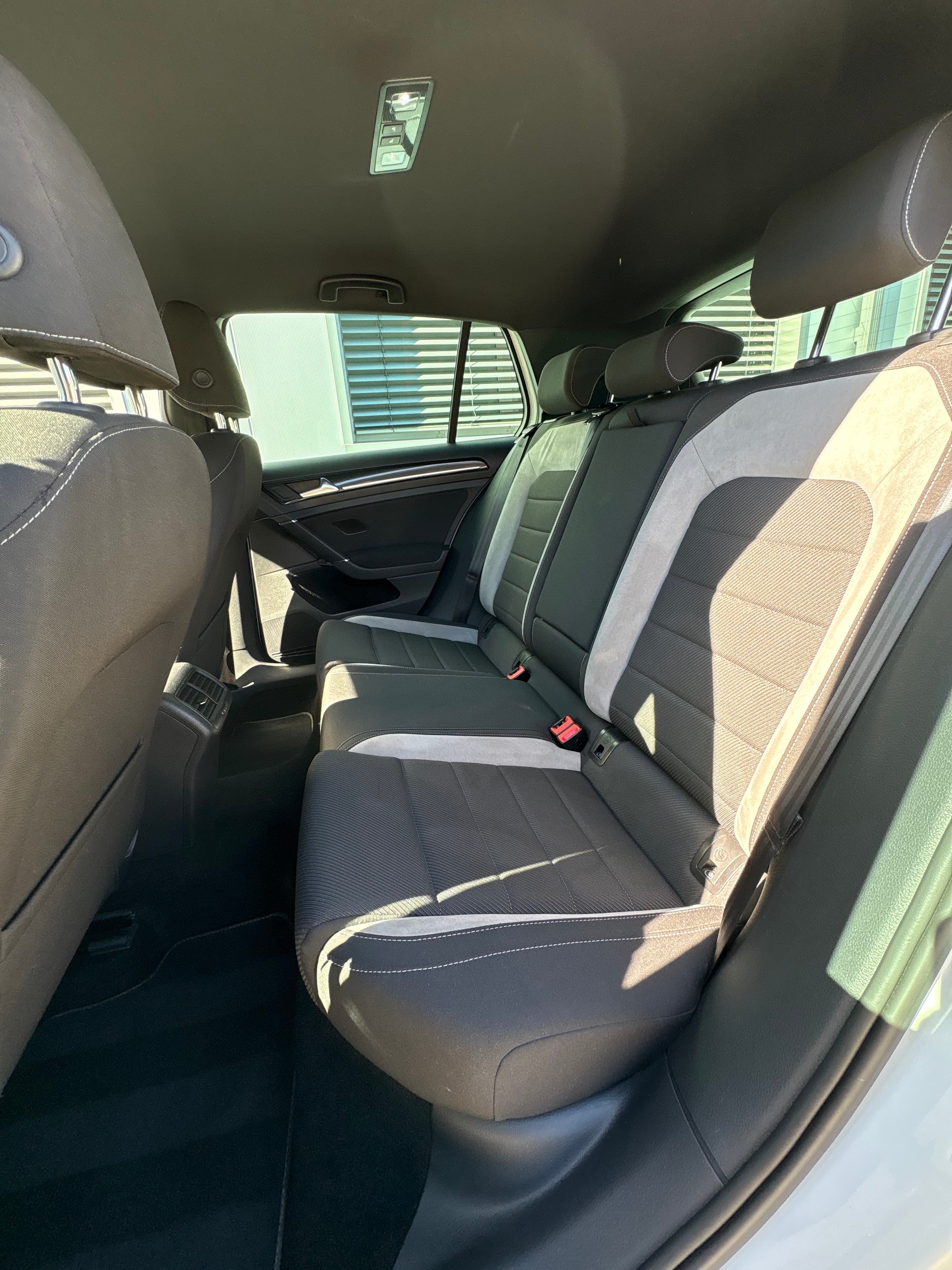 VW Golf 2.0 TSI R 4Motion DSG-image-13