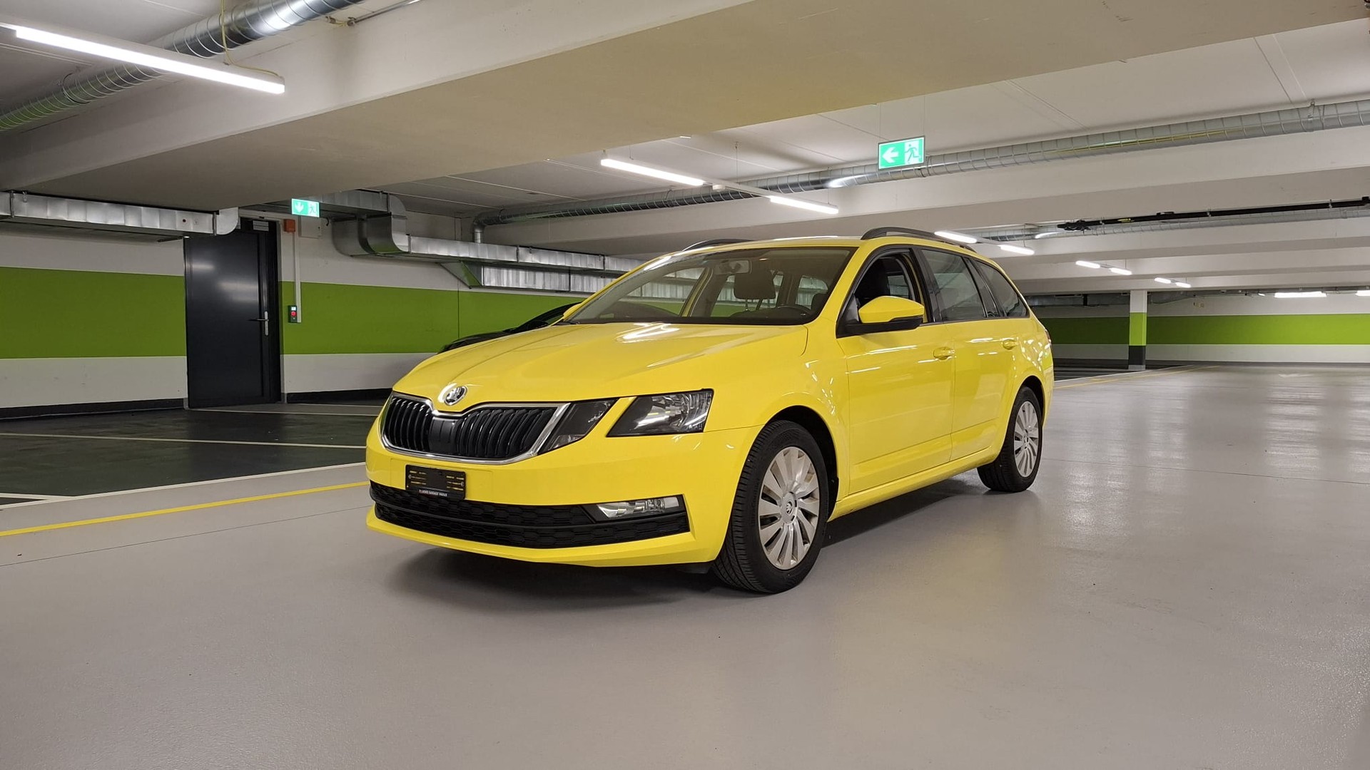 SKODA Octavia Combi 1.6 TDI Ambition DSG-image-0