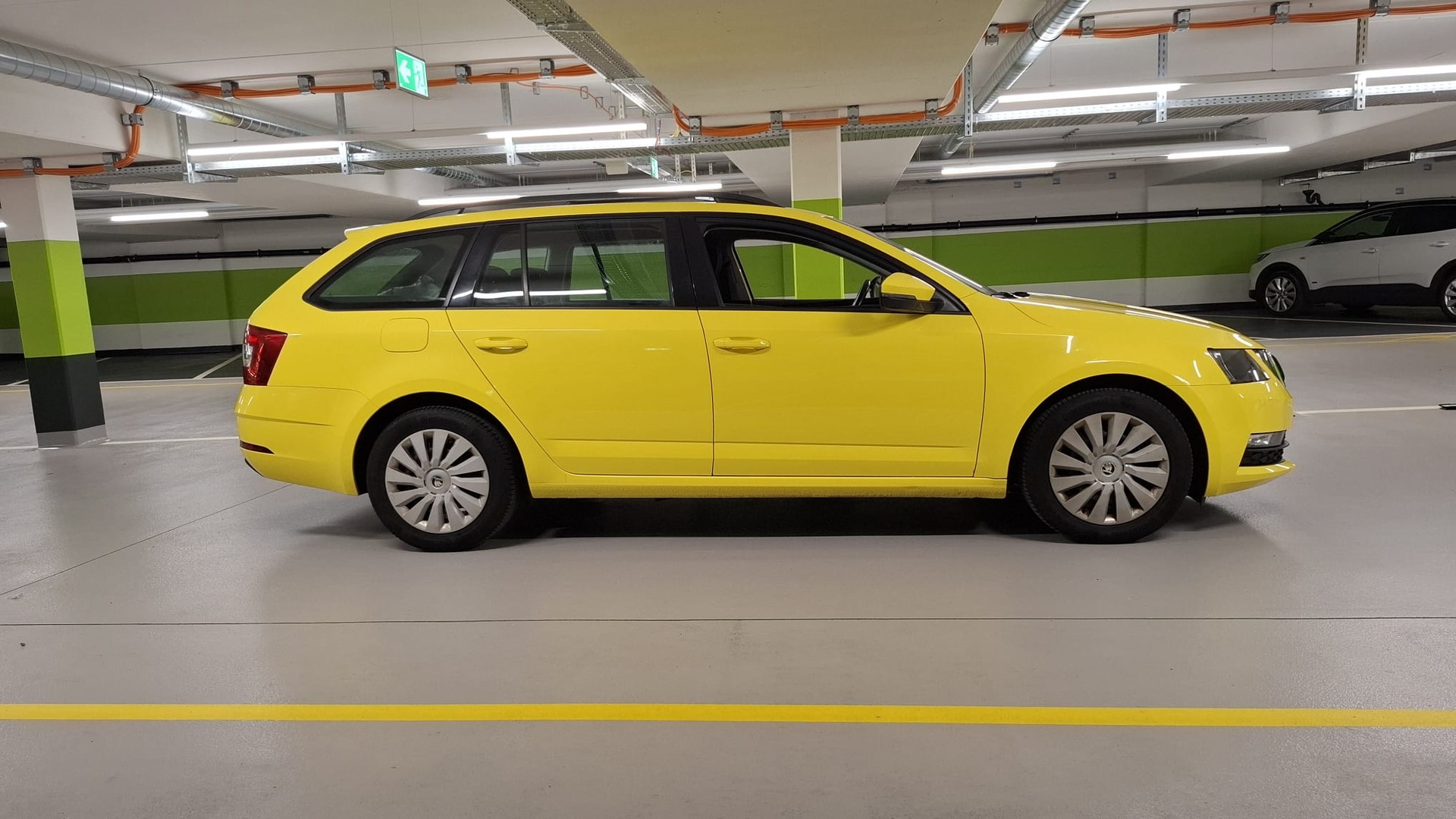 SKODA Octavia Combi 1.6 TDI Ambition DSG-image-3