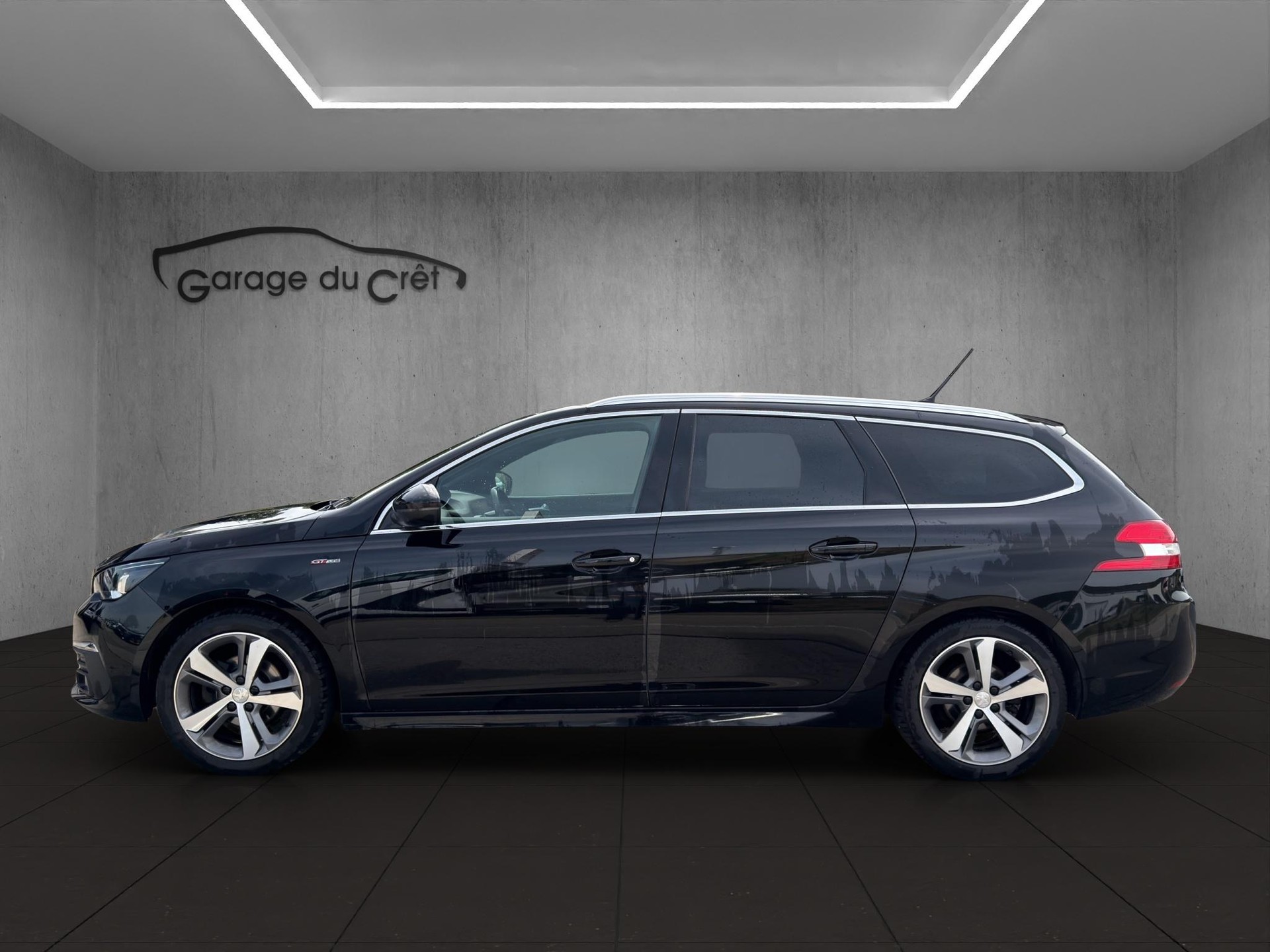 PEUGEOT 308 SW 1.2 PureTech 130 Allure S/S-image-1