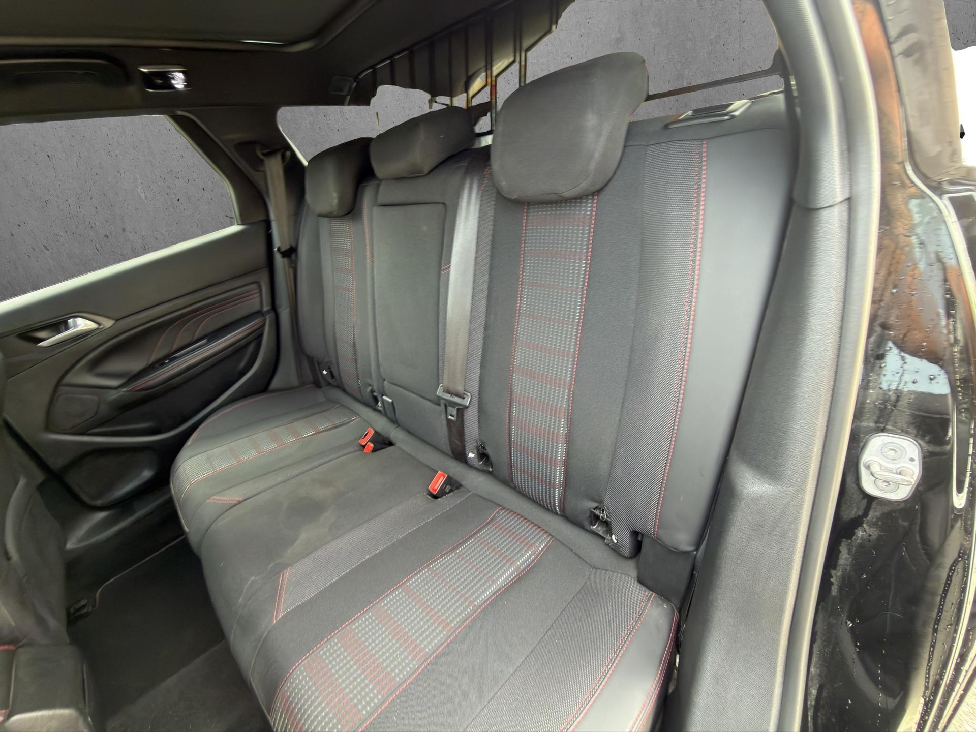 PEUGEOT 308 SW 1.2 PureTech 130 Allure S/S-image-10