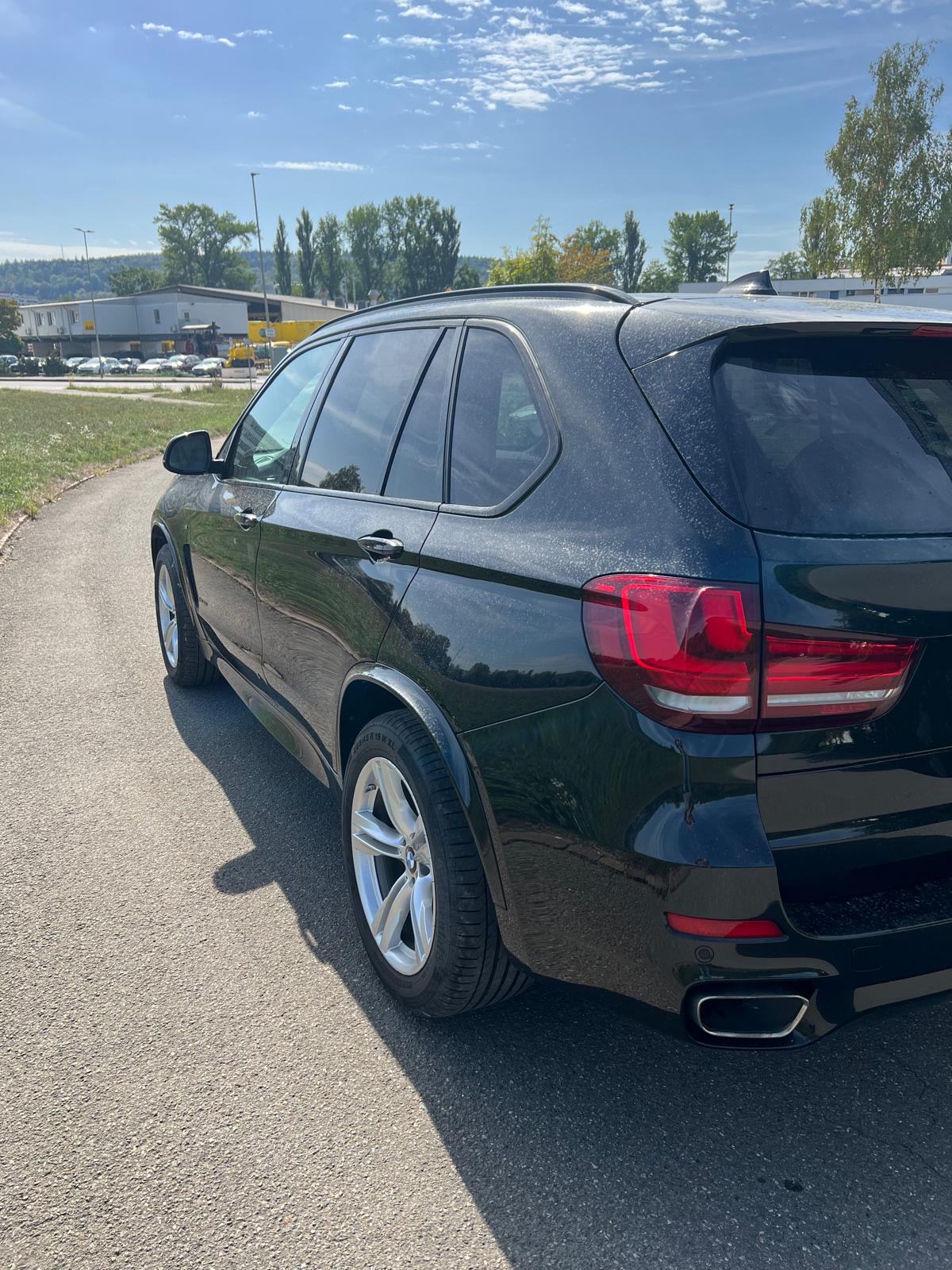BMW X5 xDrive 40d Steptronic M-SPORT-image-10