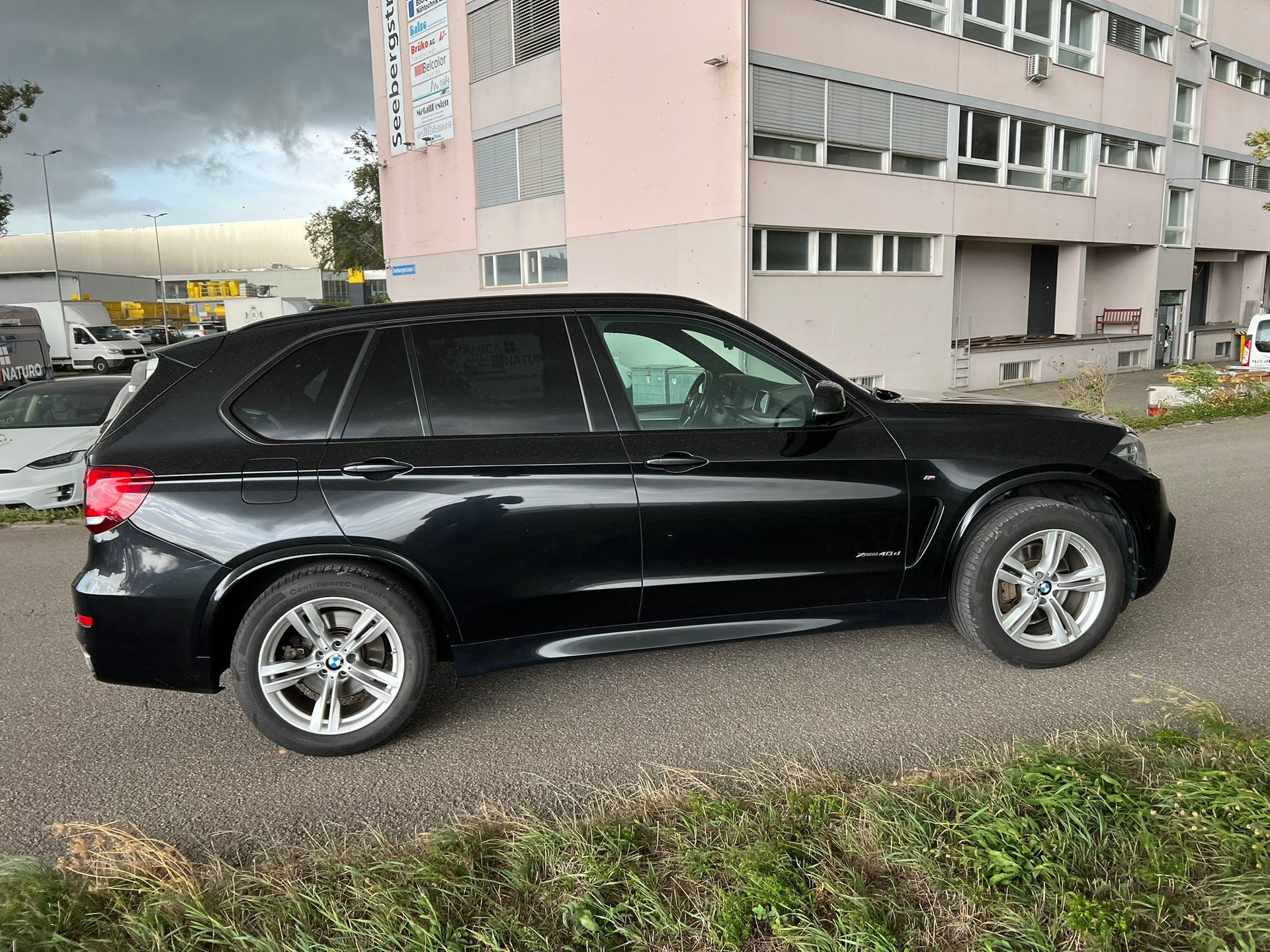 BMW X5 xDrive 40d Steptronic M-SPORT-image-2