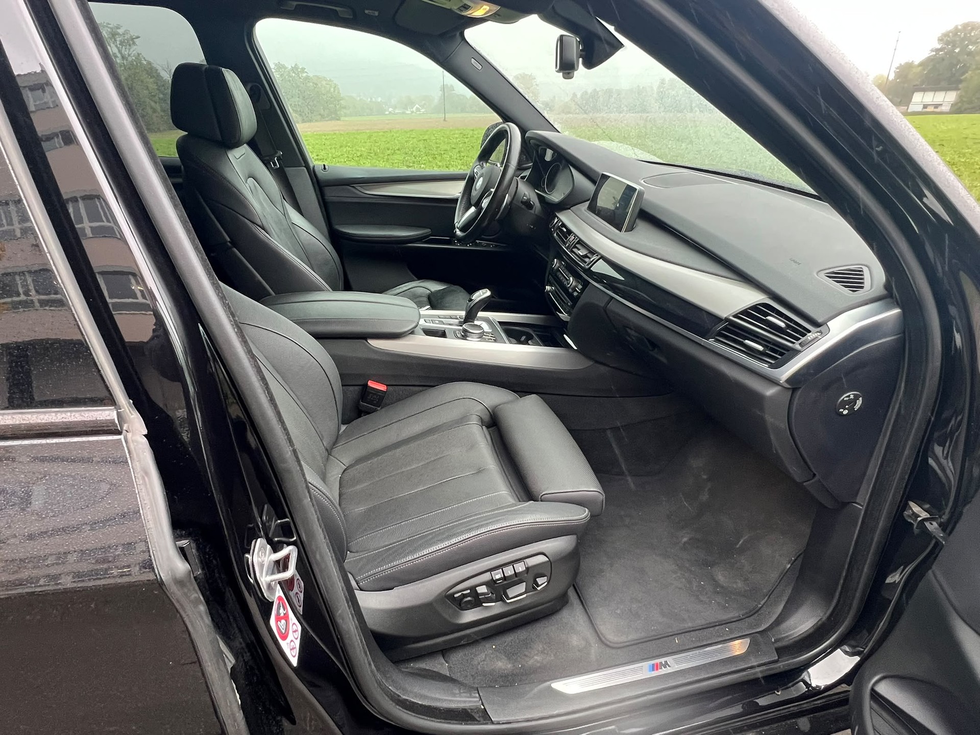 BMW X5 xDrive 40d Steptronic M-SPORT-image-10