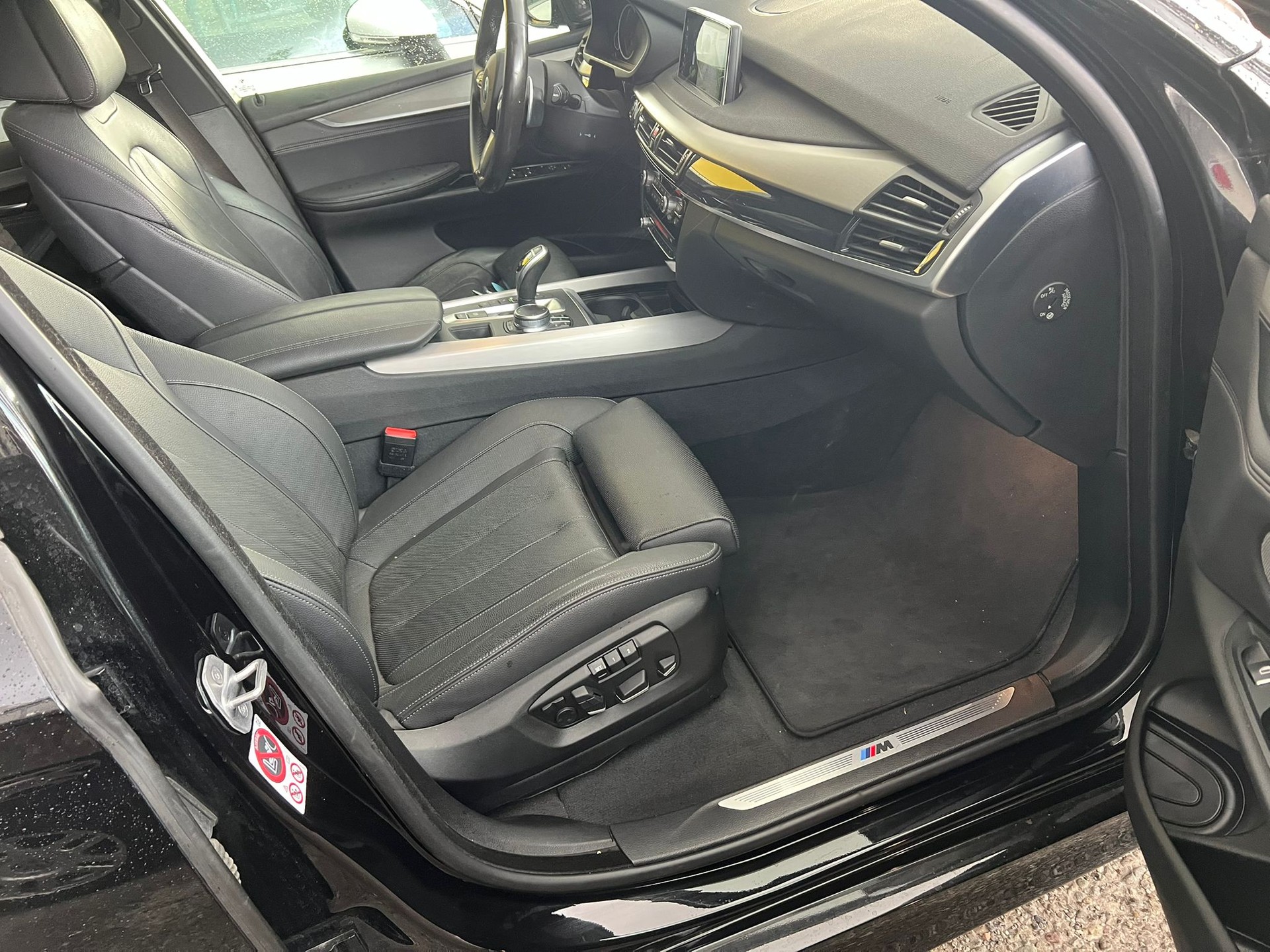 BMW X5 xDrive 40d Steptronic M-SPORT-image-9