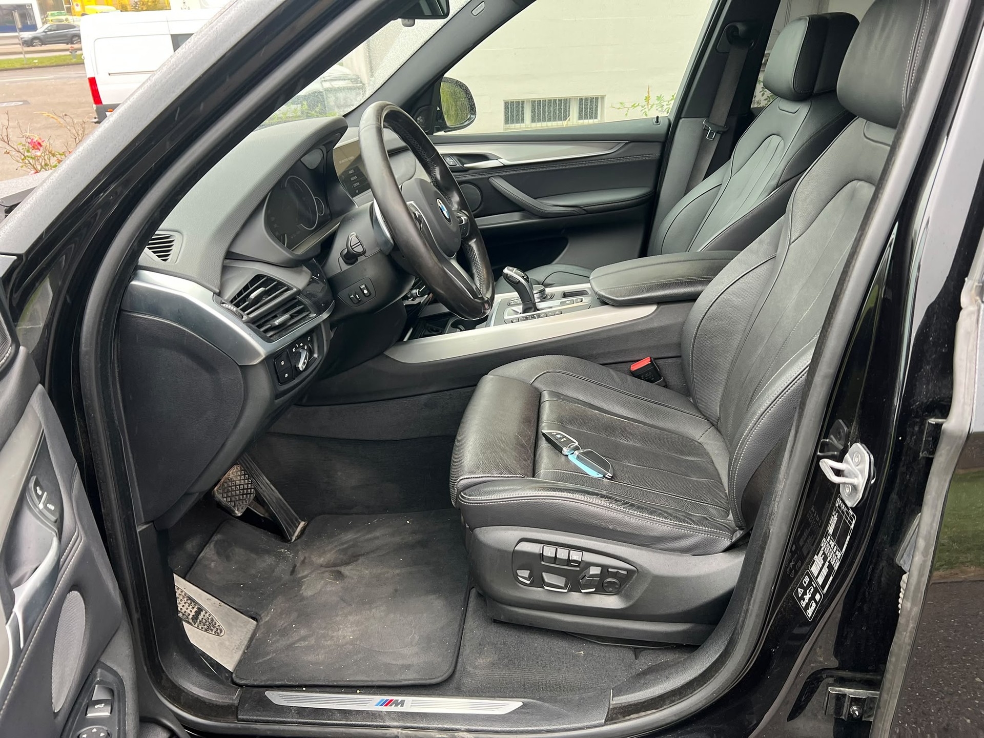 BMW X5 xDrive 40d Steptronic M-SPORT-image-6