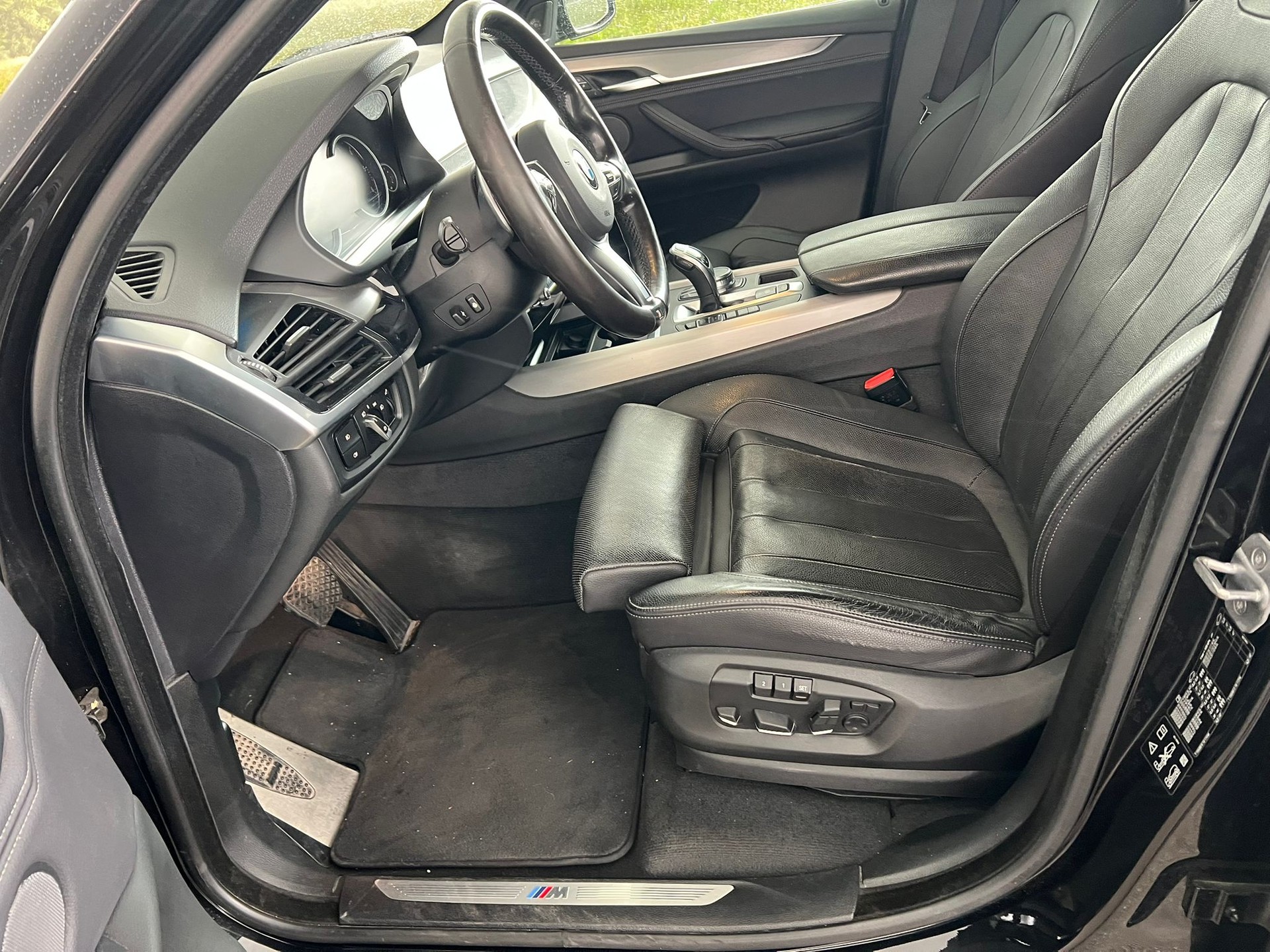 BMW X5 xDrive 40d Steptronic M-SPORT-image-8