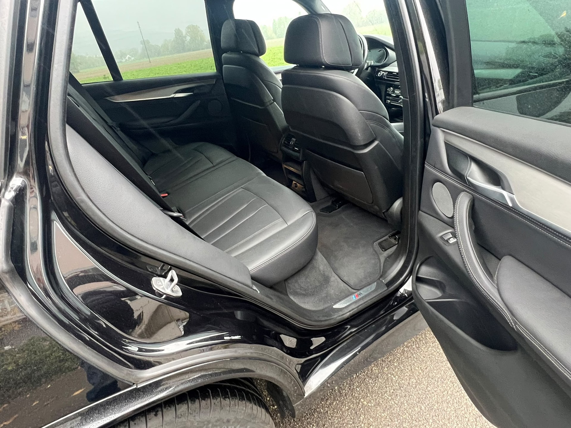 BMW X5 xDrive 40d Steptronic M-SPORT-image-9